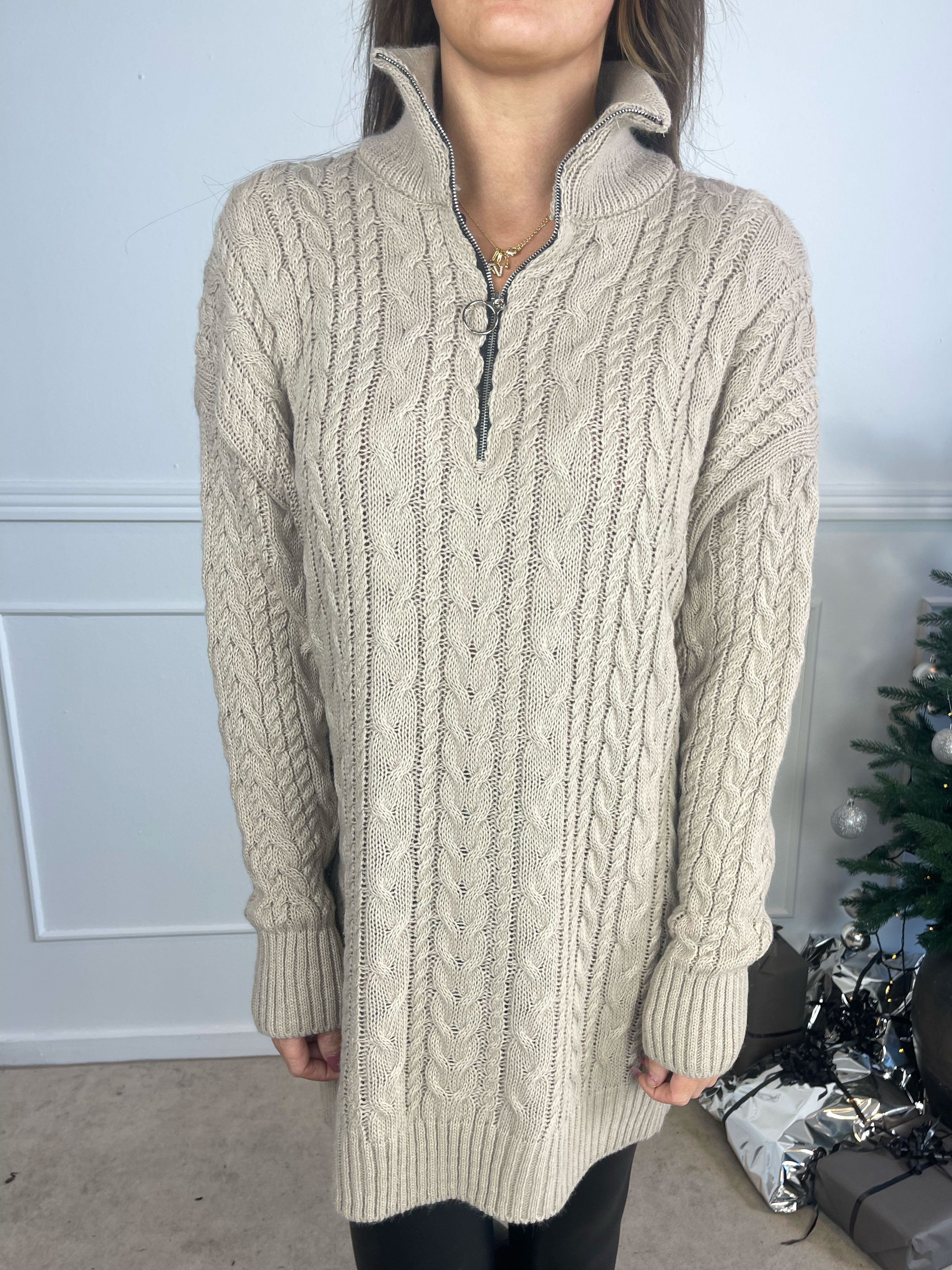 Esly - Striktrøje i kabelstrik med lynlås