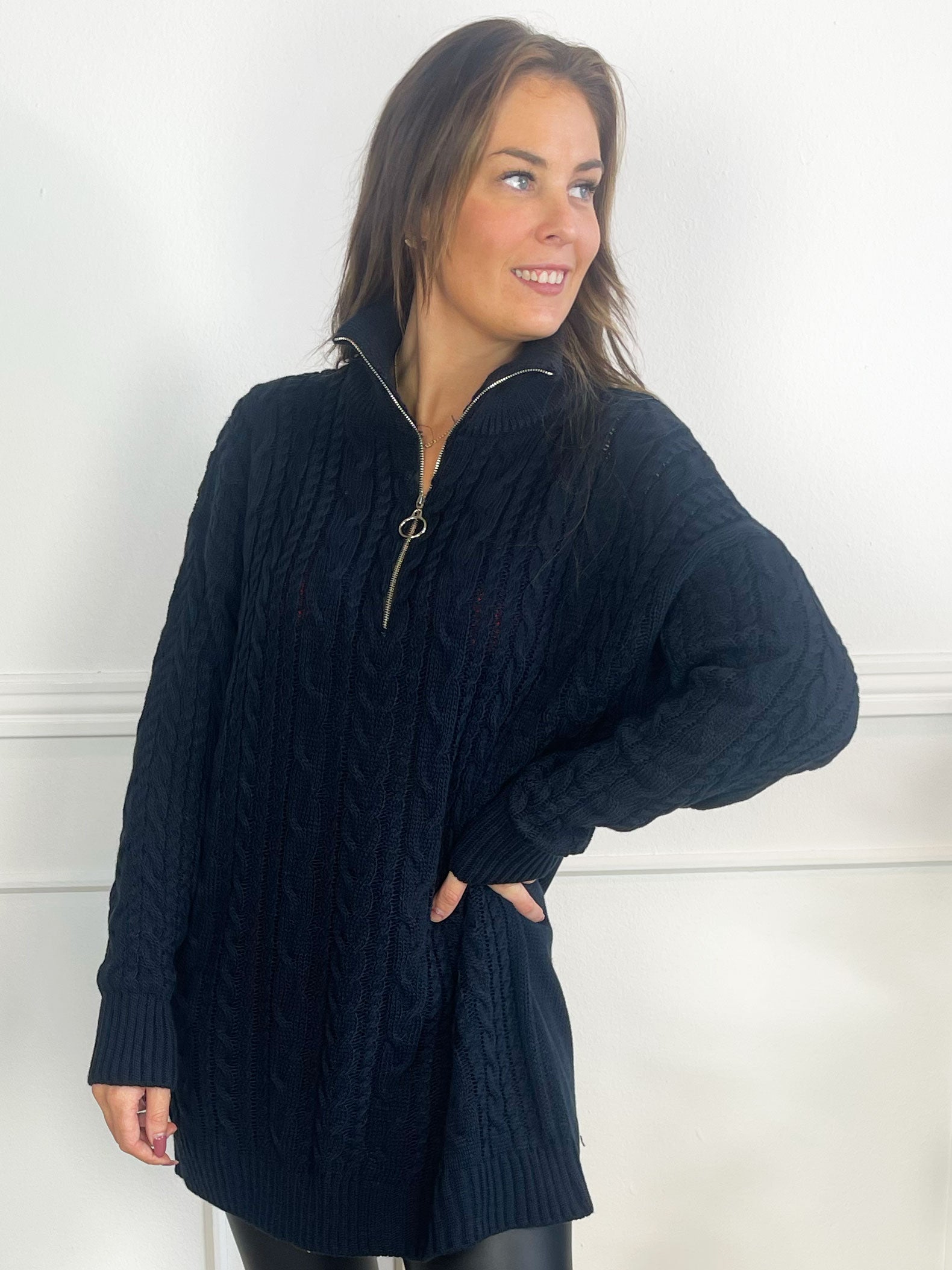 Esly - Striktrøje i kabelstrik med lynlås