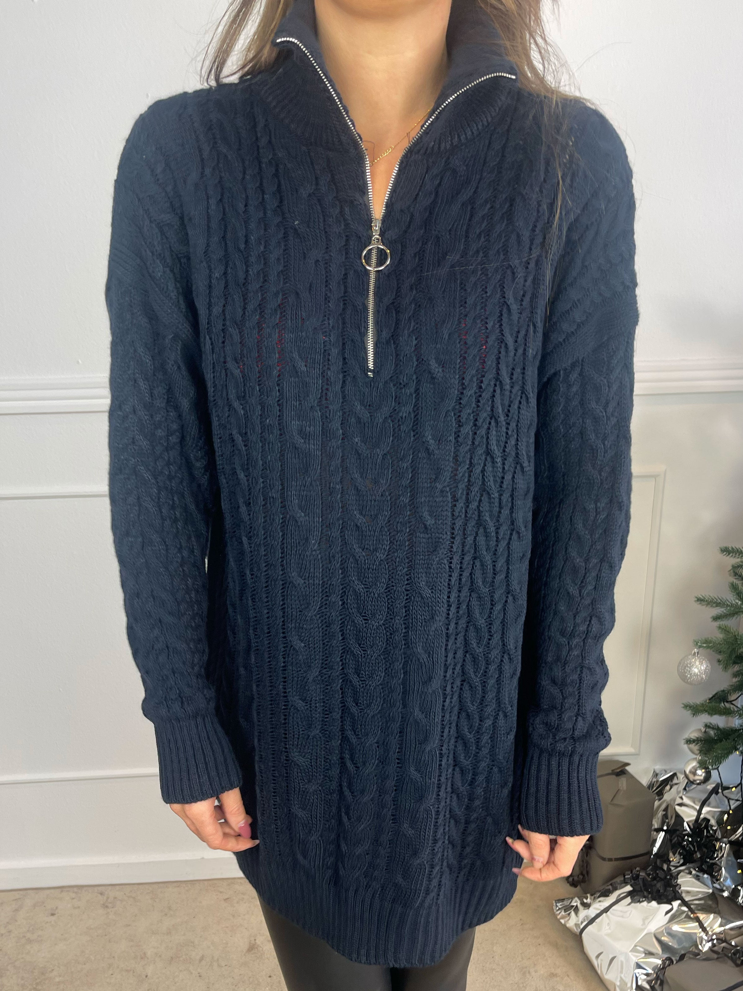 Esly - Striktrøje i kabelstrik med lynlås