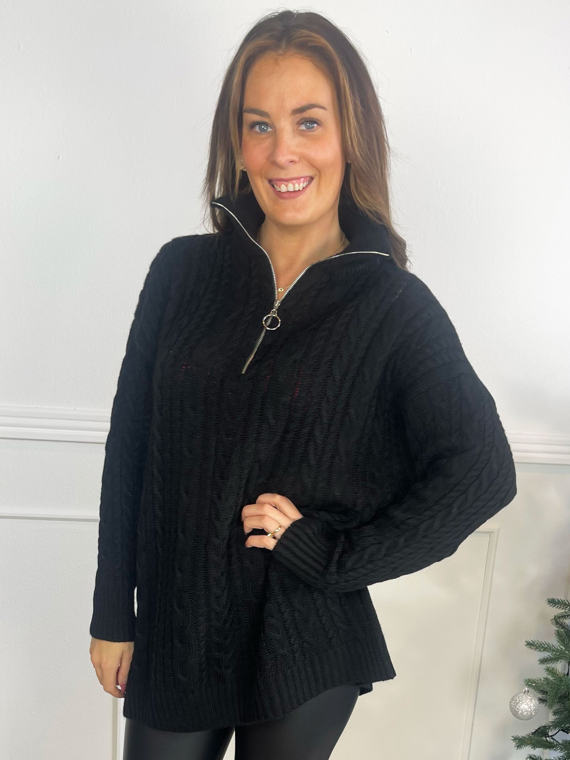 Esly - Striktrøje i kabelstrik med lynlås