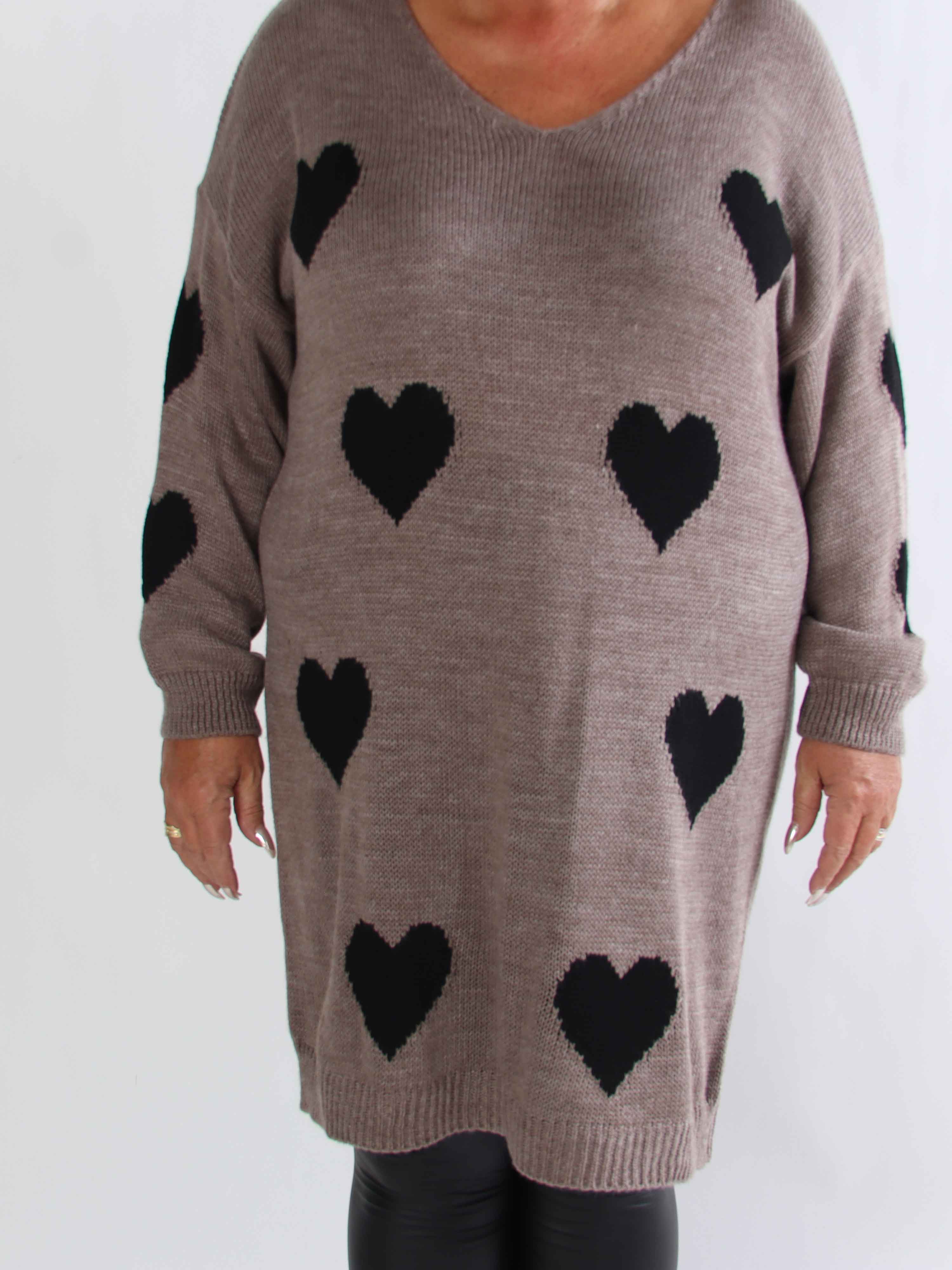 Esly - Plus size strikkjole med hjerter og v-udskæring