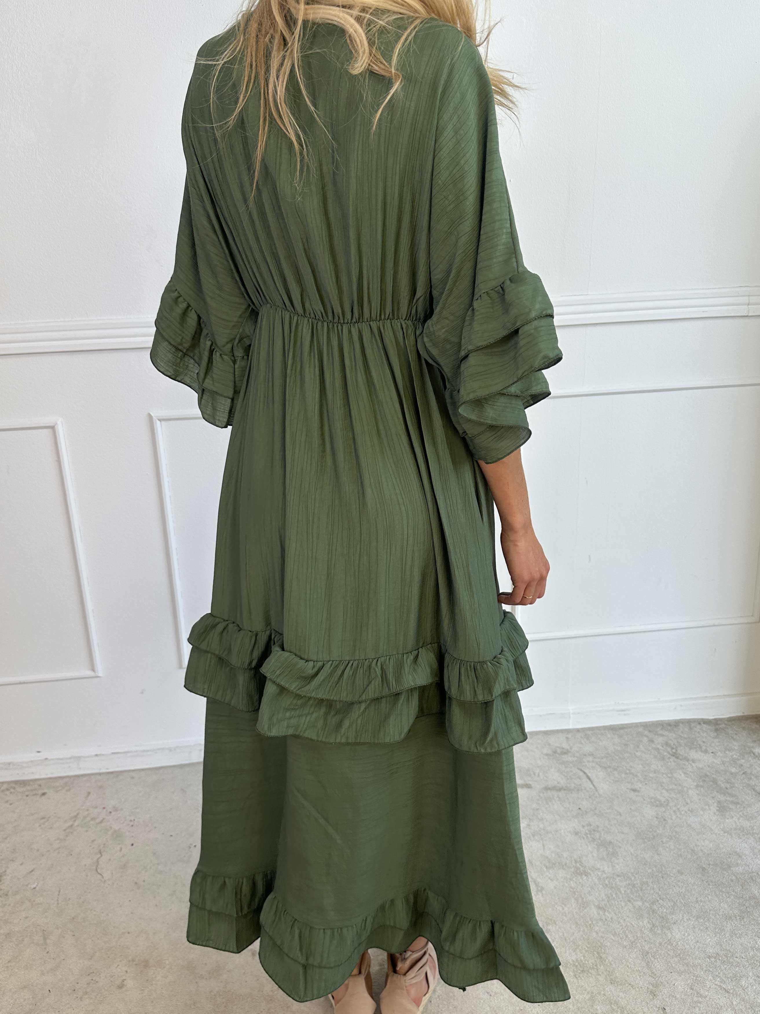 Europe - Sød lang kjole i viskose med flæsedetaljer