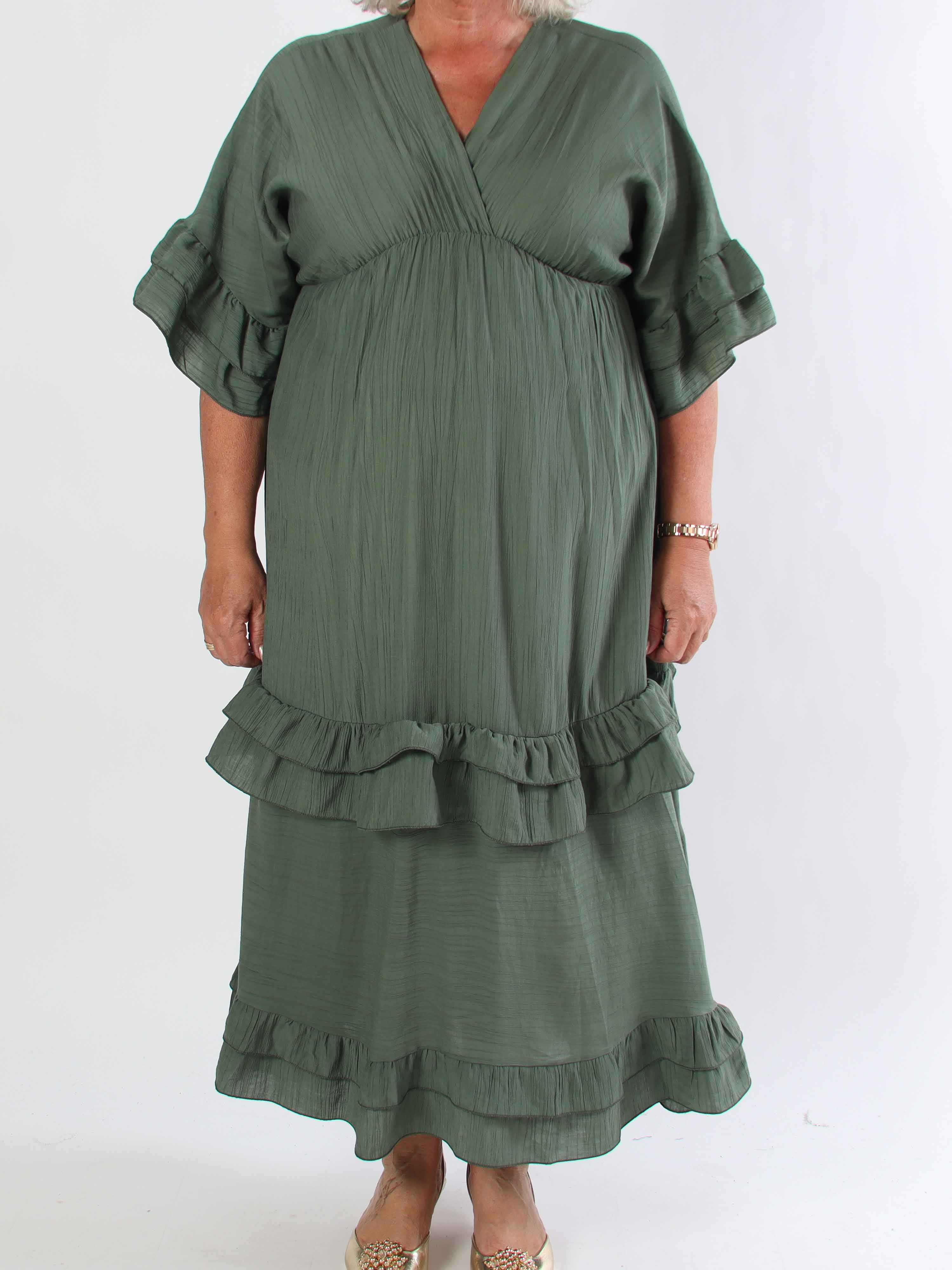 Europe - Lang plus size kjole i viskose med flæsedetaljer