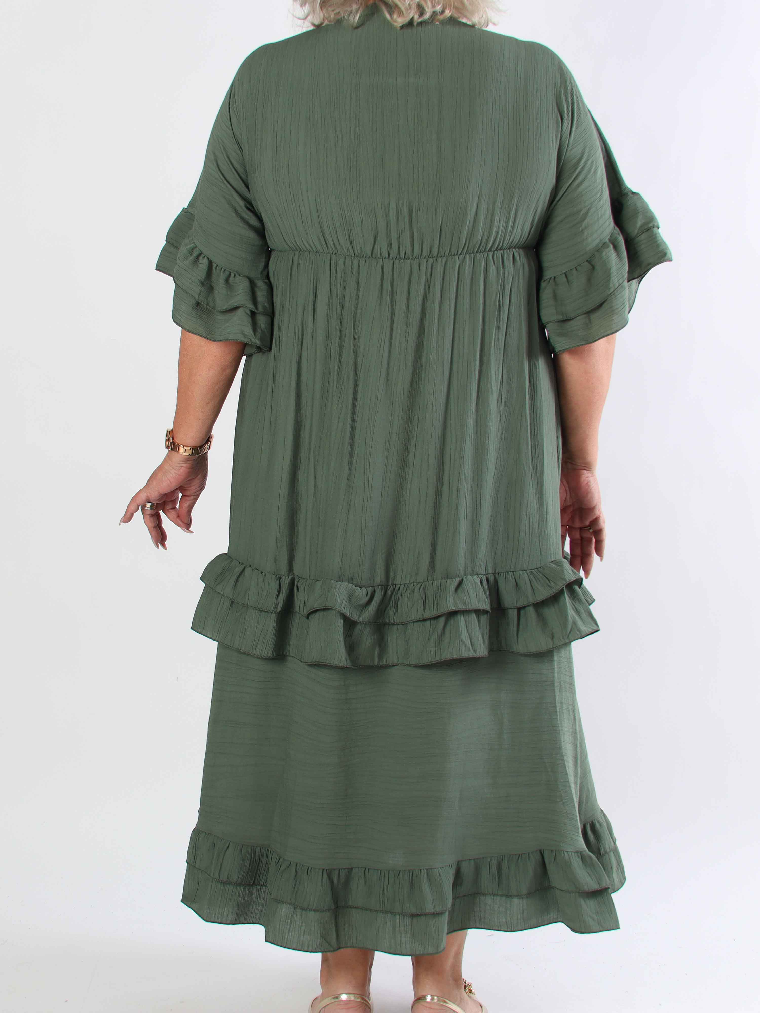 Europe - Lang plus size kjole i viskose med flæsedetaljer