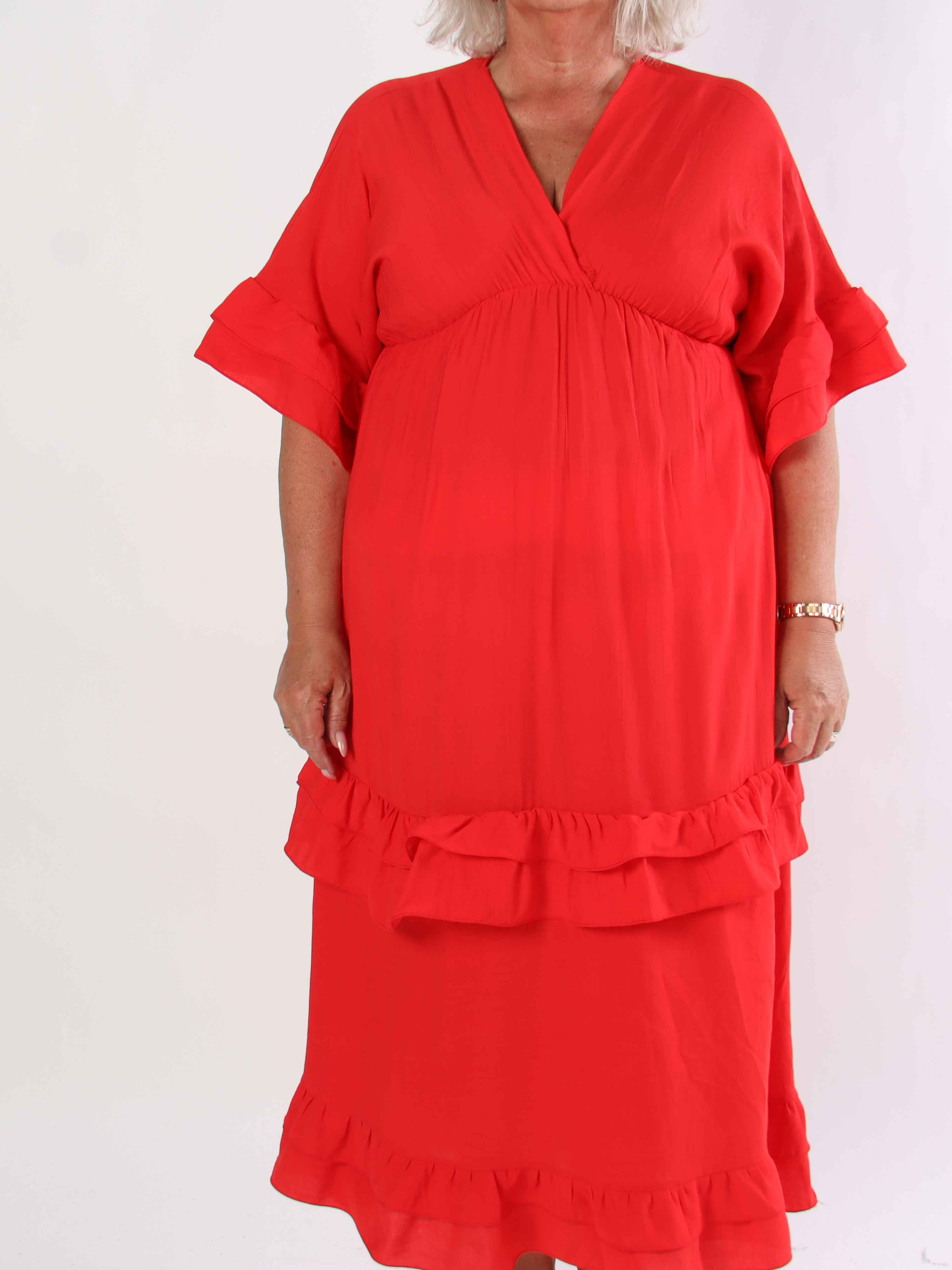 Europe - Lang plus size kjole i viskose med flæsedetaljer