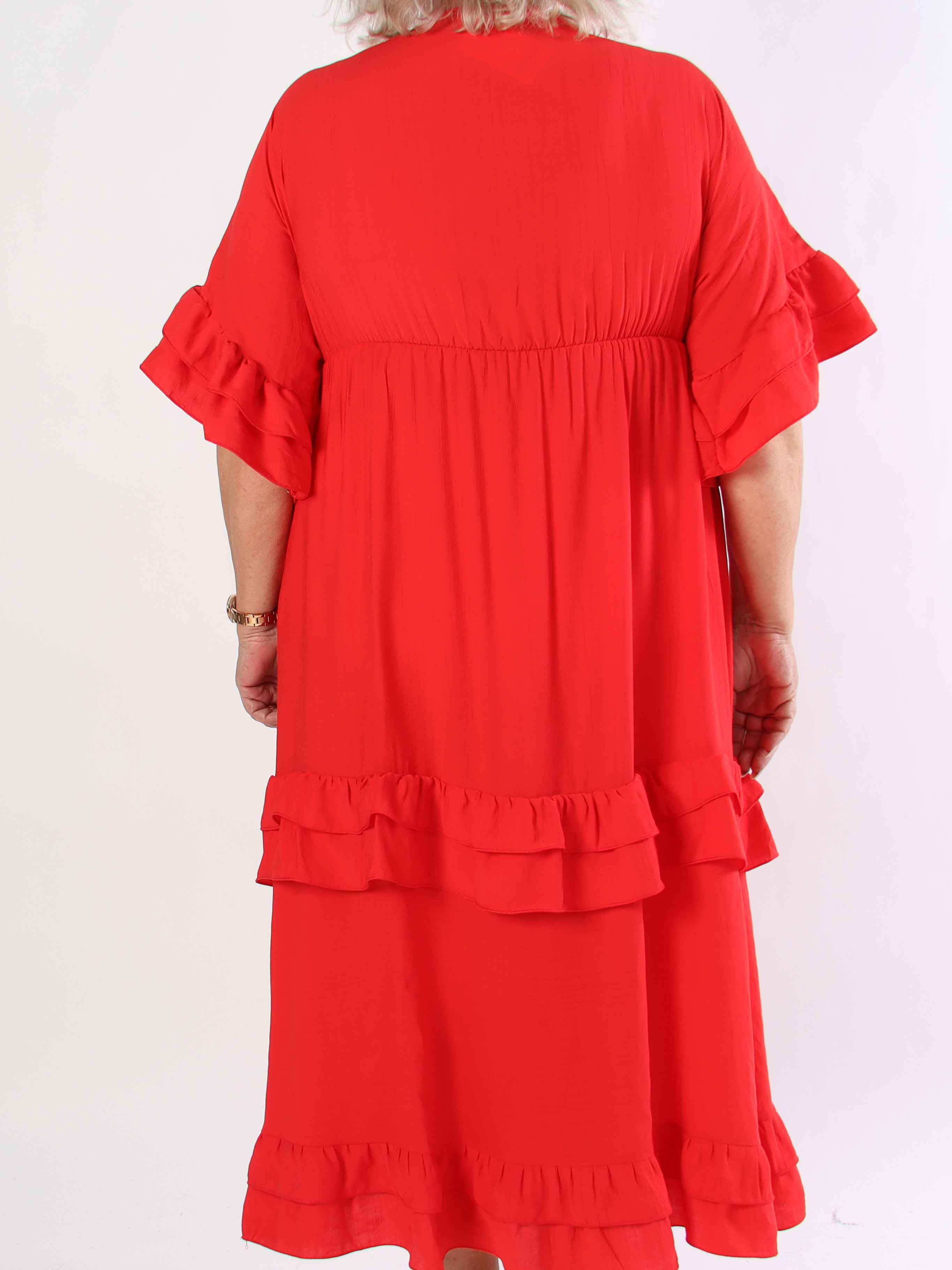 Europe - Lang plus size kjole i viskose med flæsedetaljer