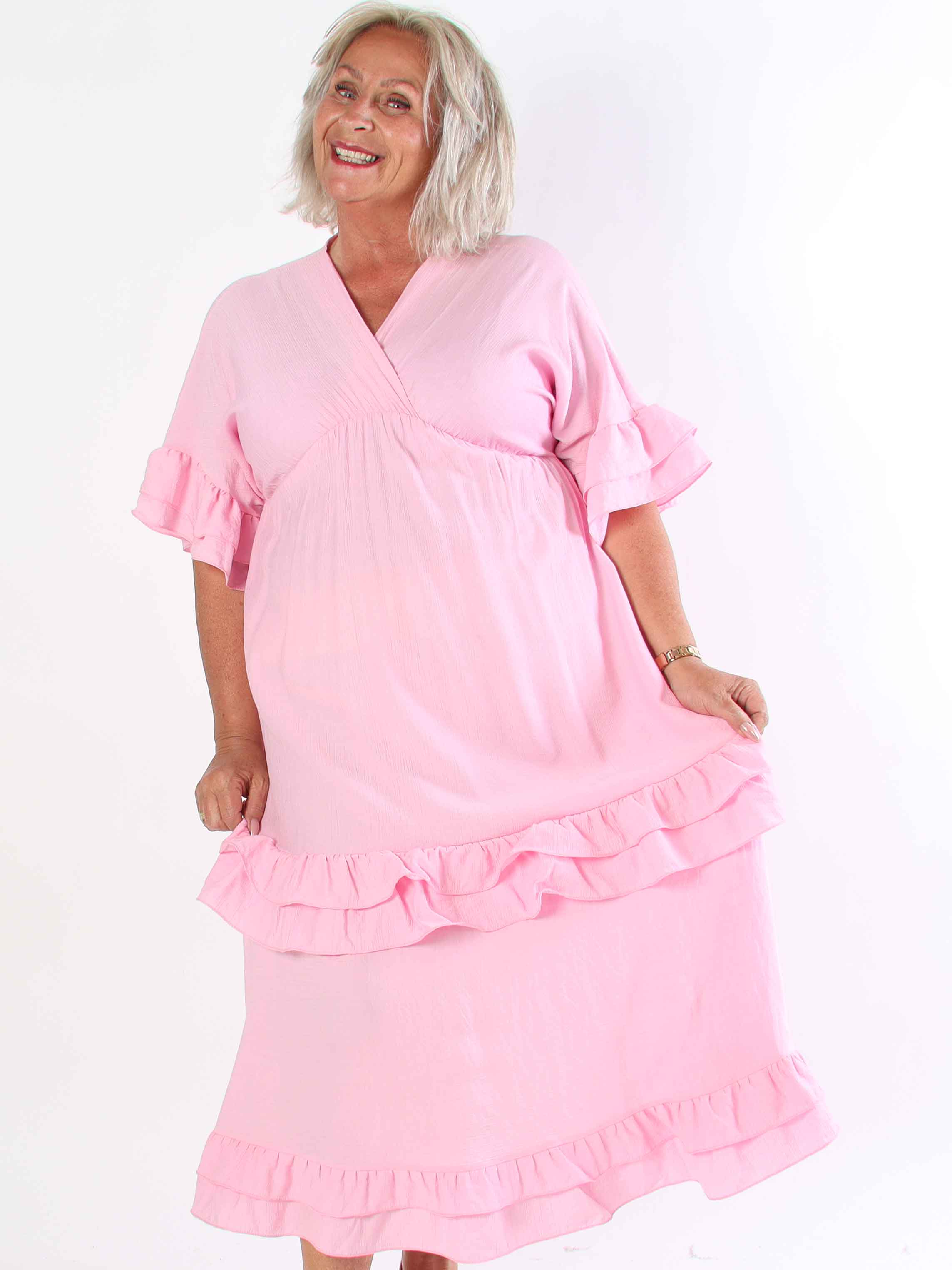 Europe - Lang plus size kjole i viskose med flæsedetaljer