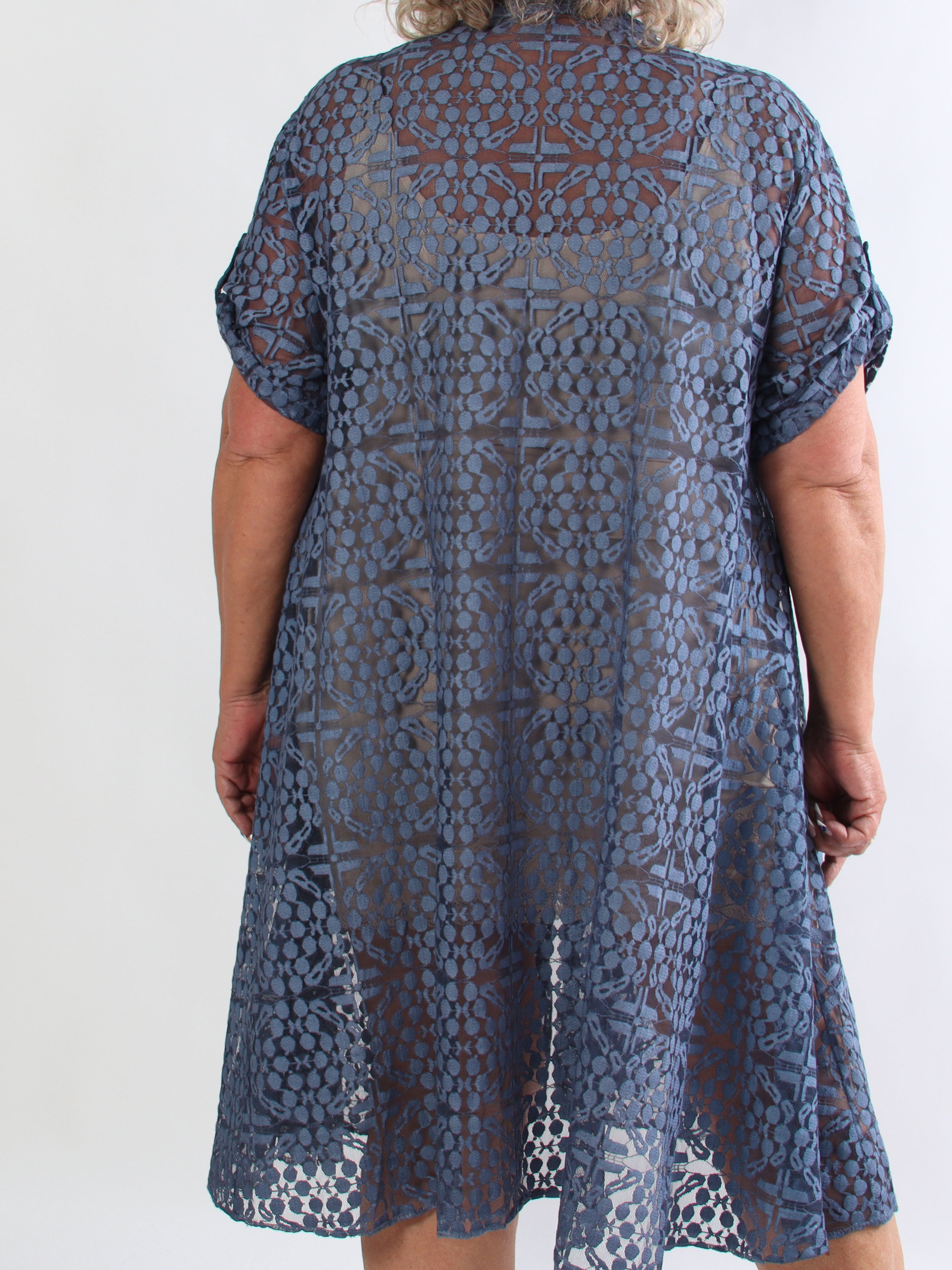 Evey - Plus size skjortekjole i a-form og transparent blonde