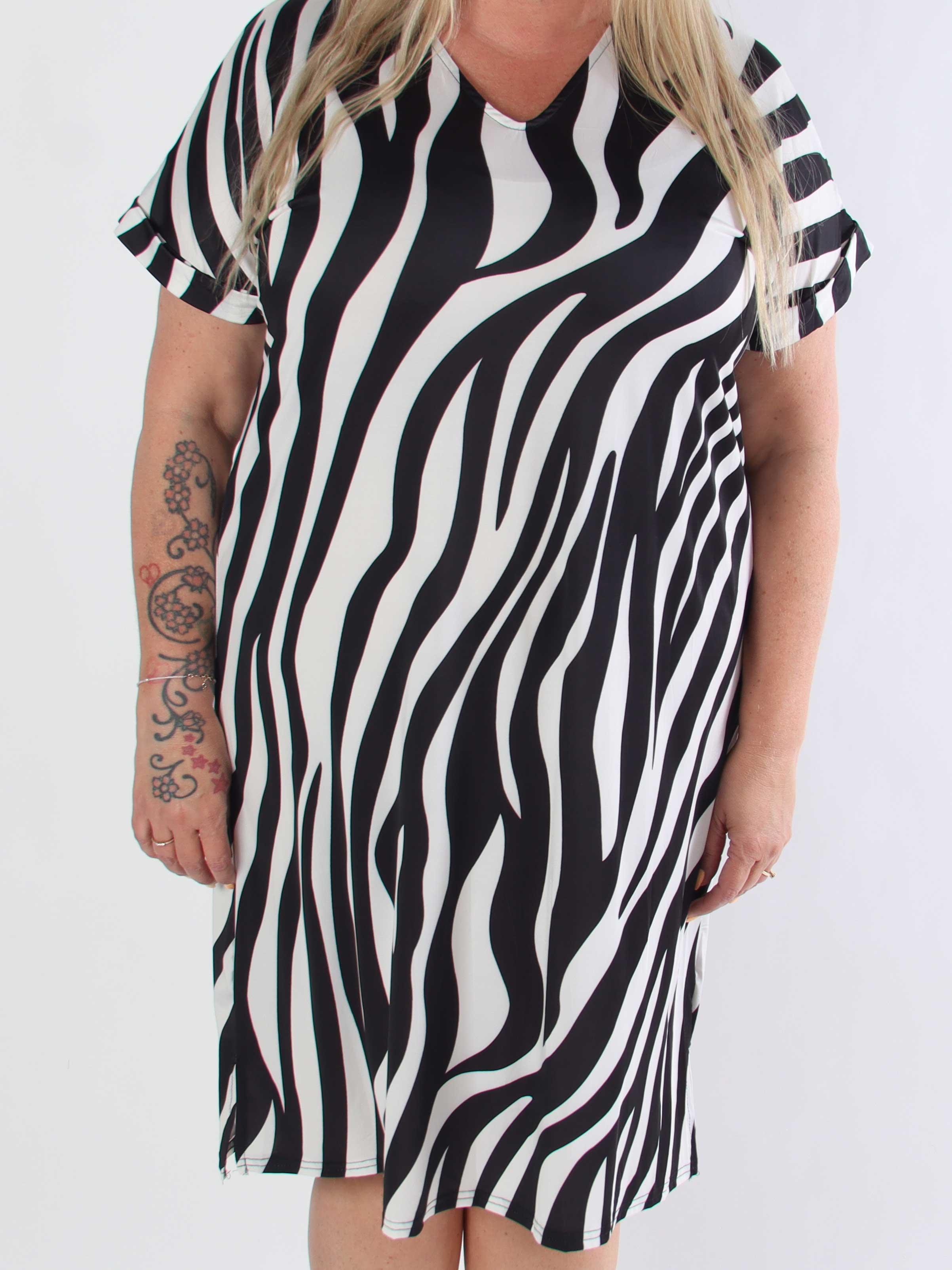 Evie Zebra - Plus size tunikakjole i elastisk stof med zebraprint
