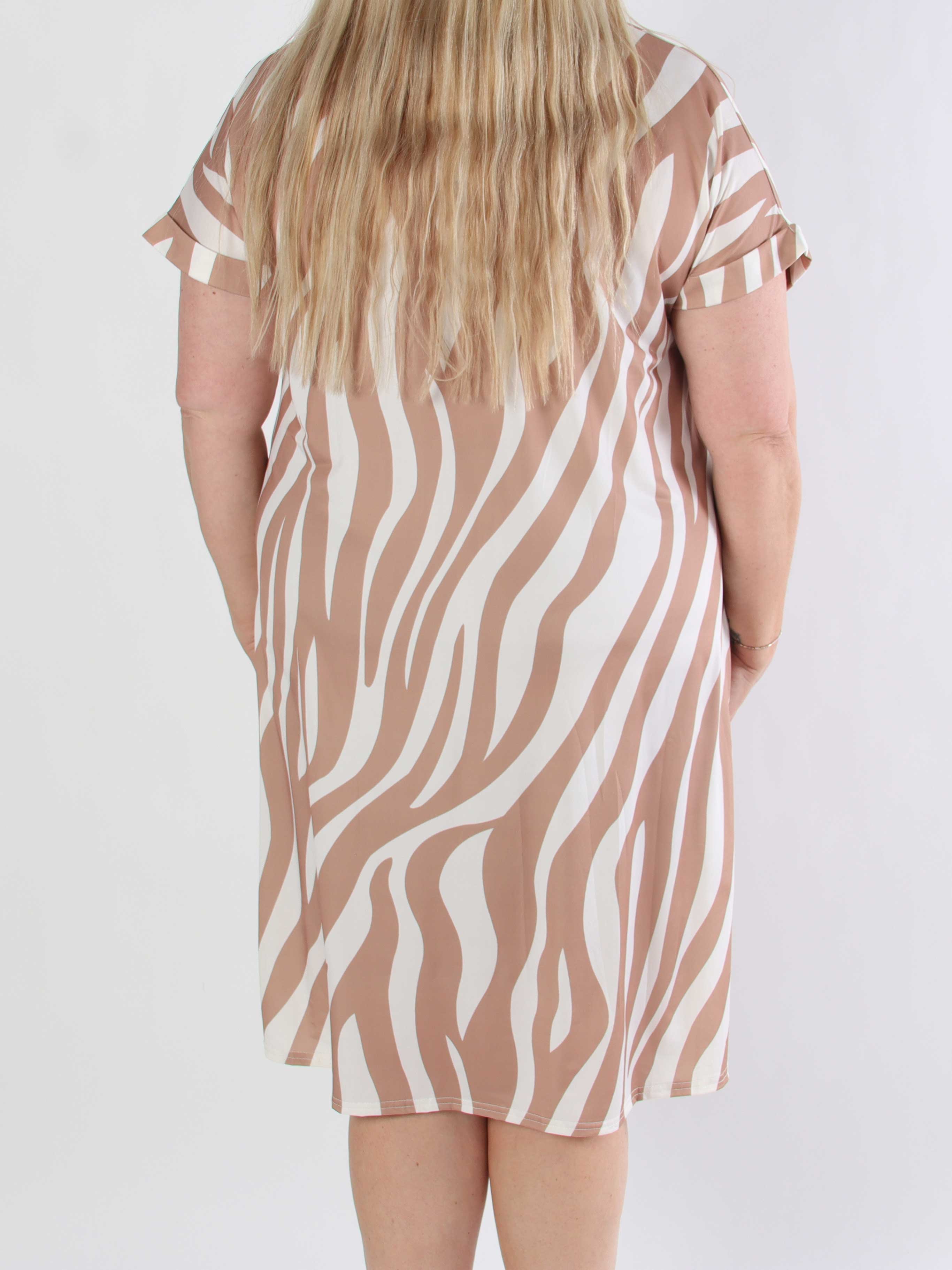Evie Zebra - Plus size tunikakjole i elastisk stof med zebraprint