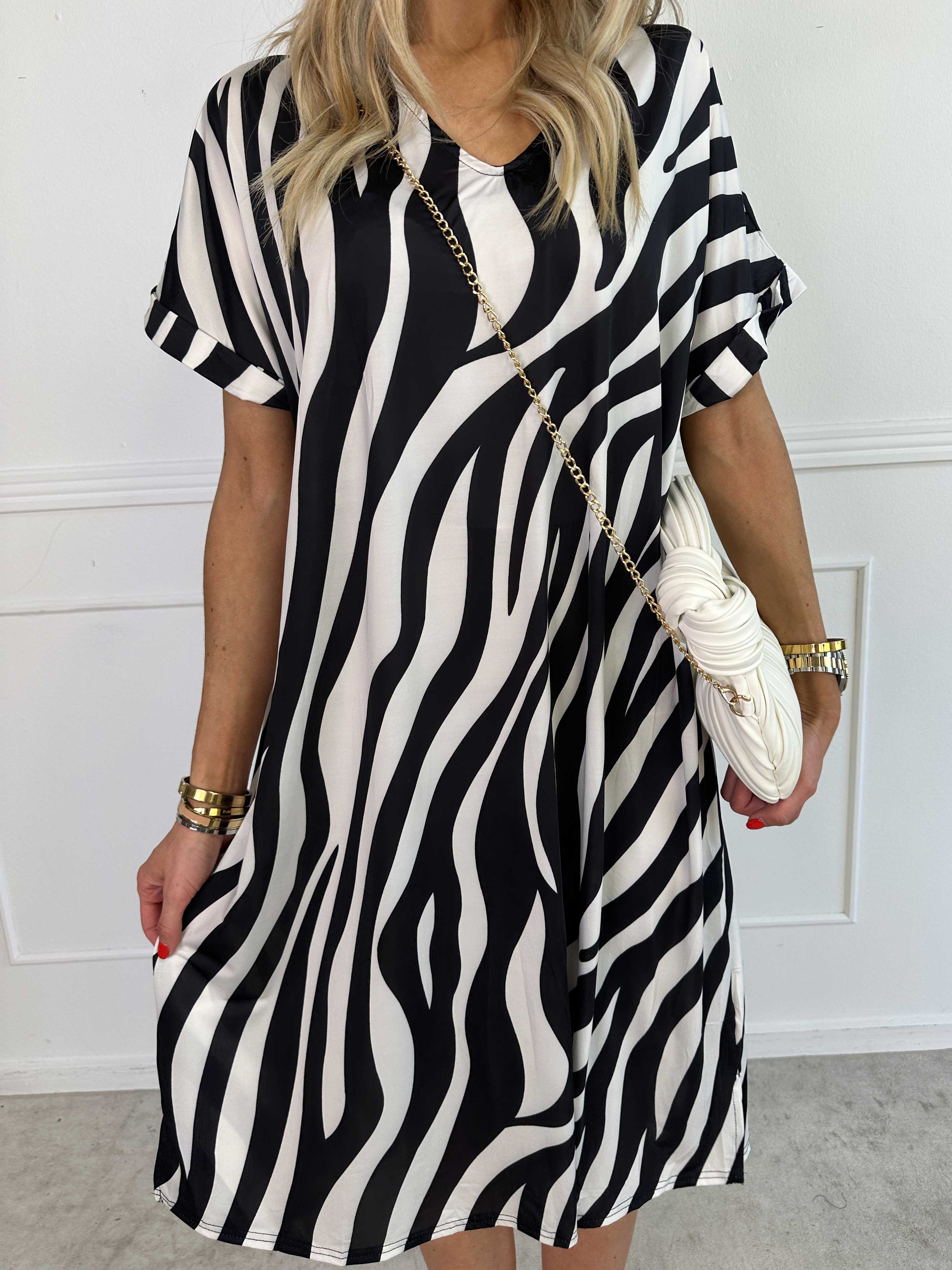 Evie Zebra - Løs tunikakjole i elastisk stof med zebraprint