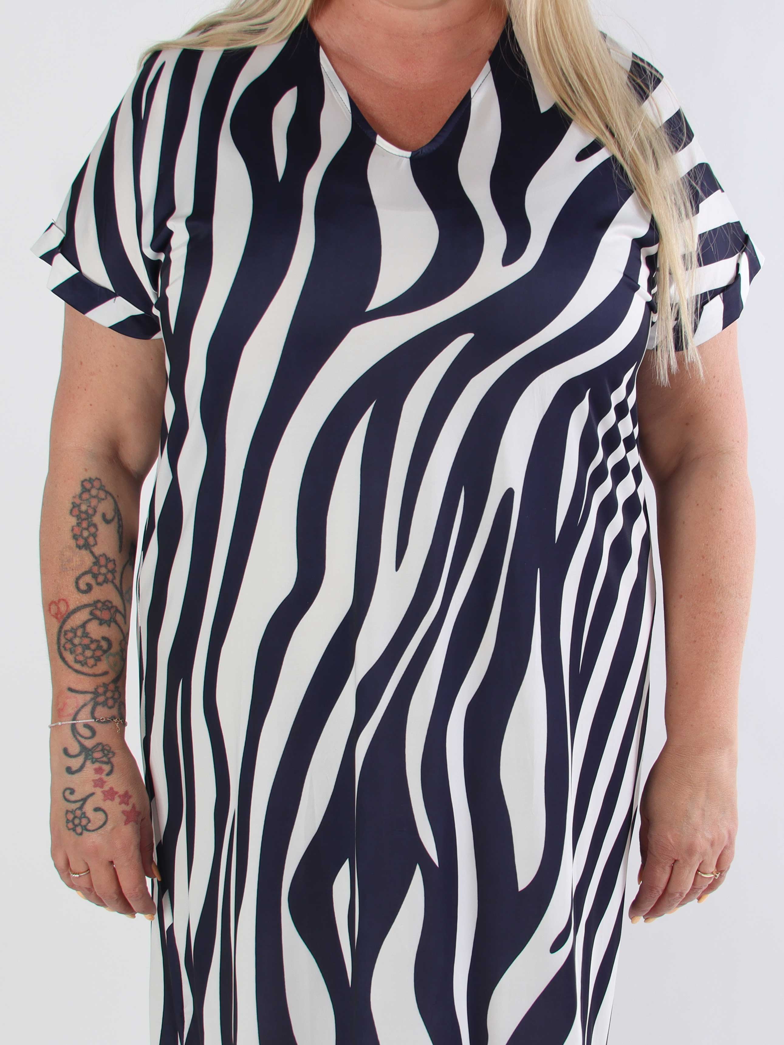 Evie Zebra - Plus size tunikakjole i elastisk stof med zebraprint