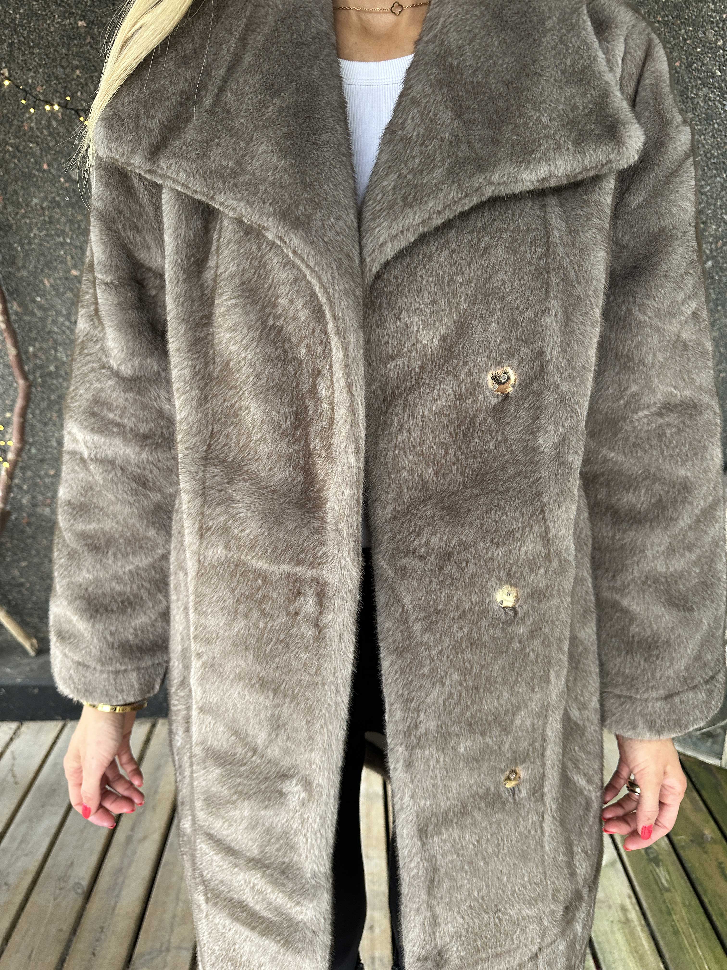 Federica - Blød faux fur frakke med krave