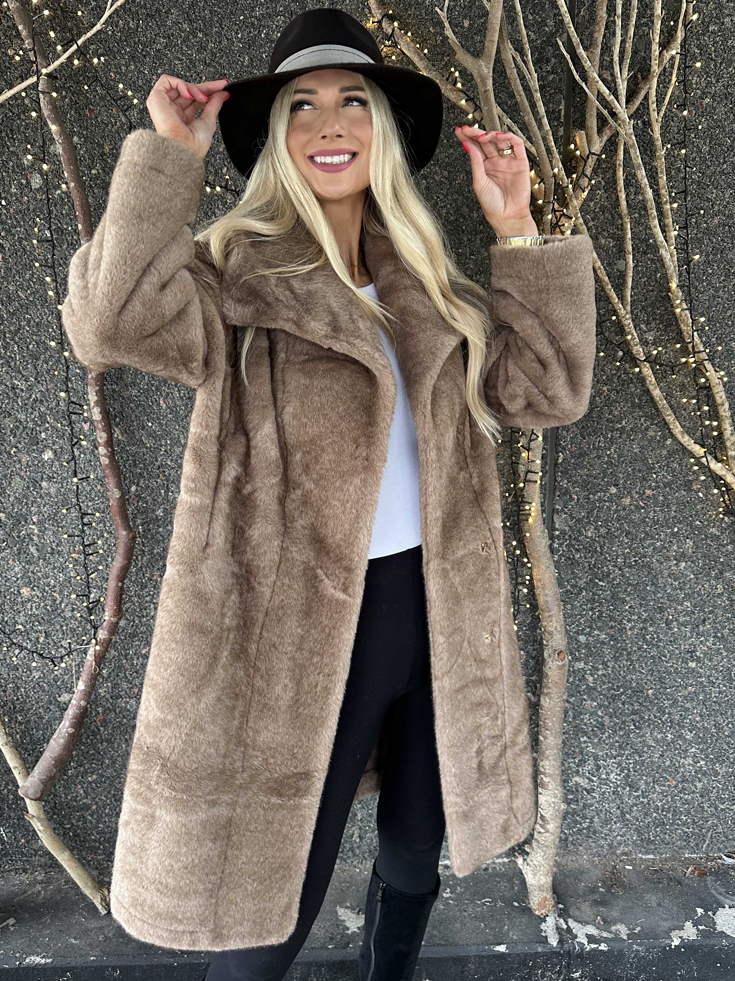 Federica - Blød faux fur frakke med krave