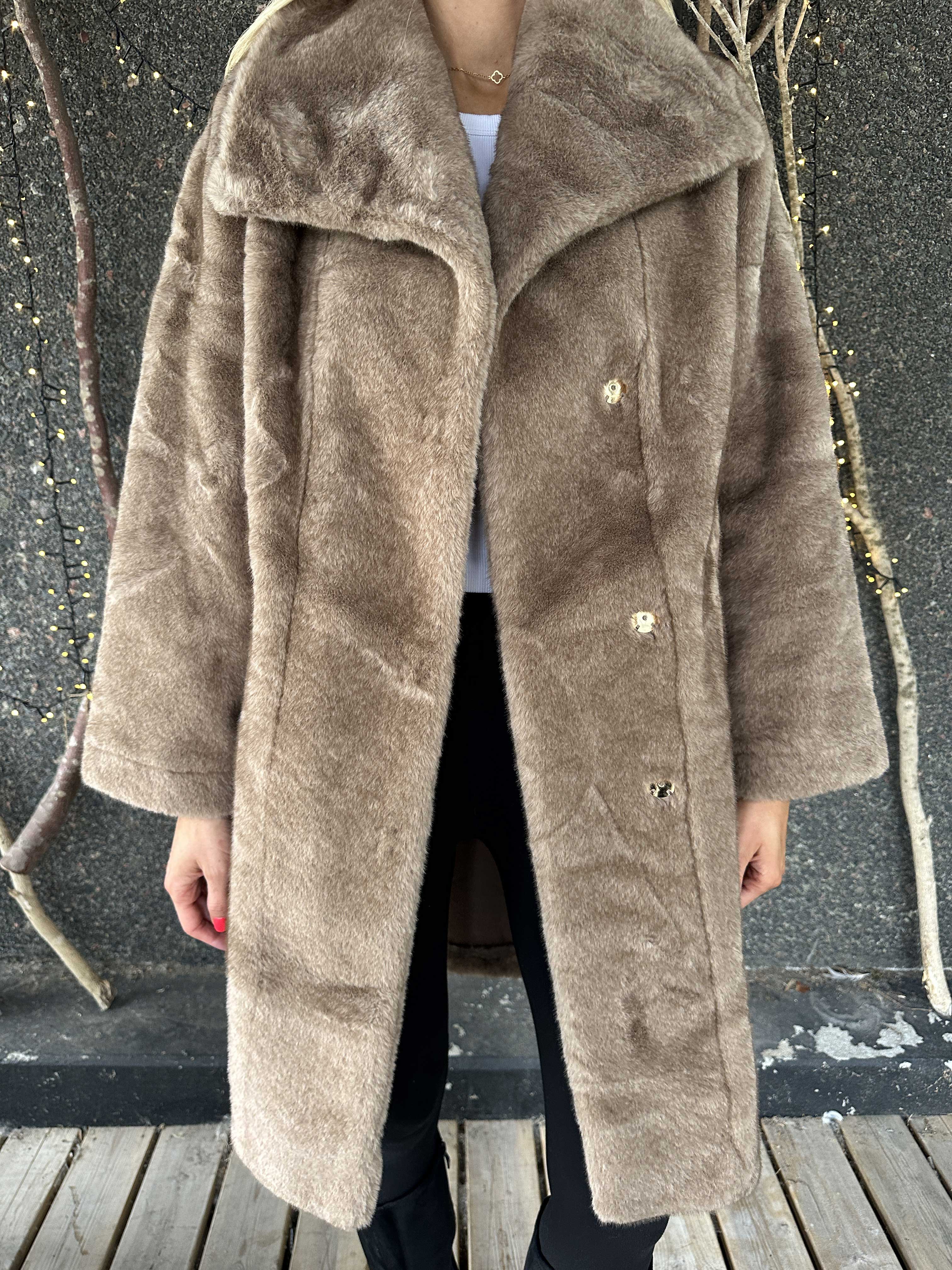 Federica - Blød faux fur frakke med krave