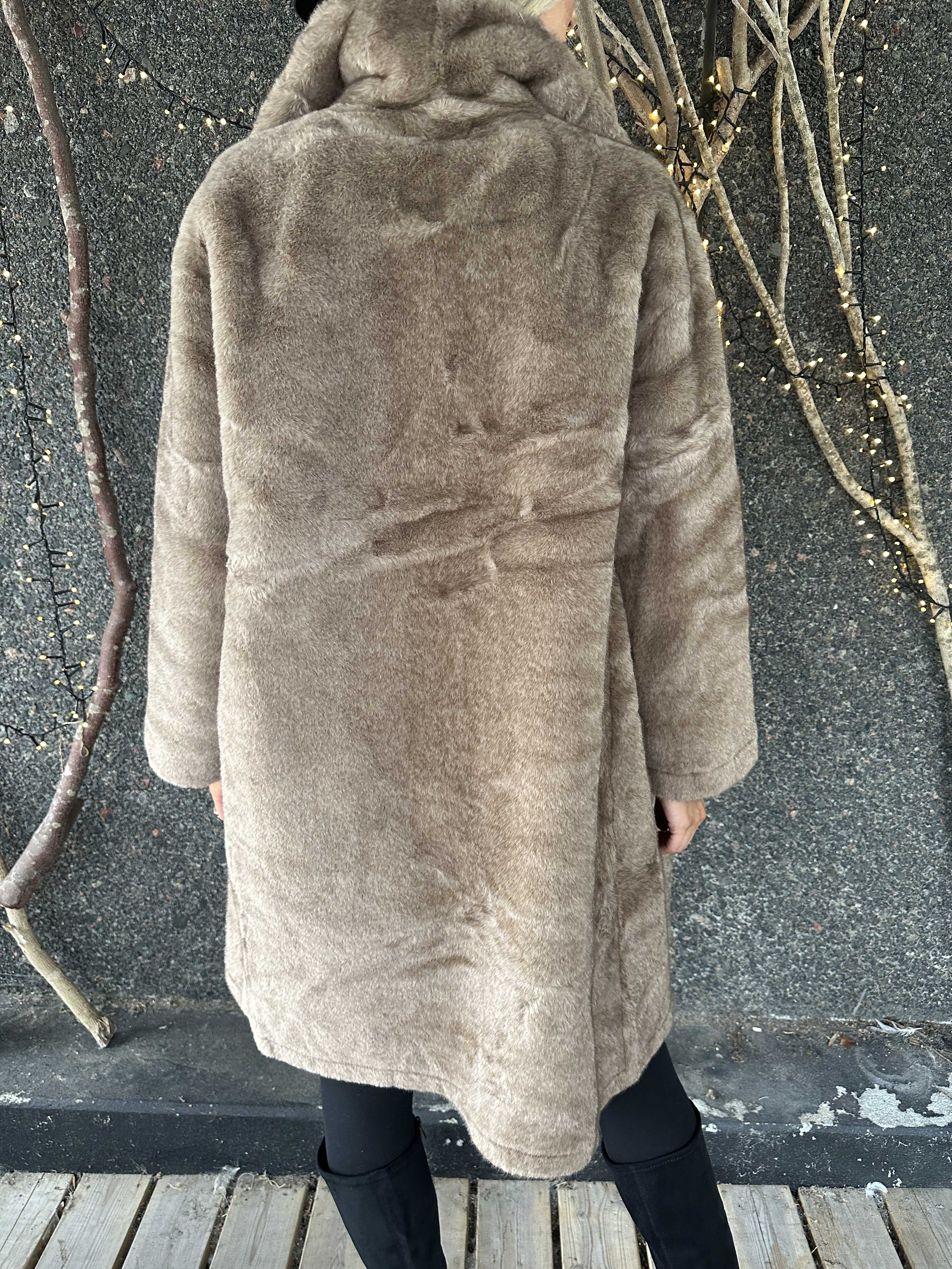 Federica - Blød faux fur frakke med krave