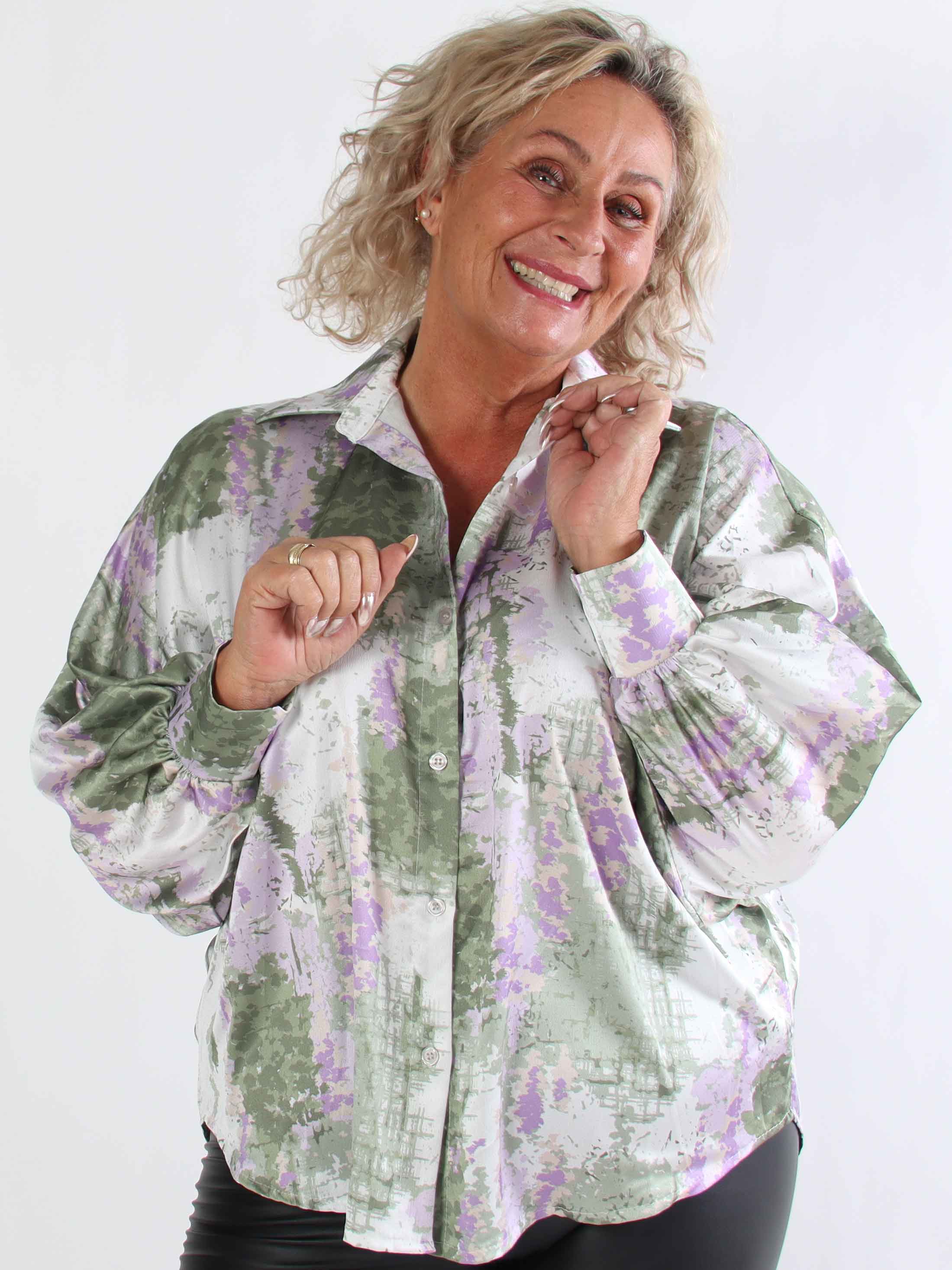 Feliciti Batik - Flerfarvet plus size skjorte med flagermusærmer