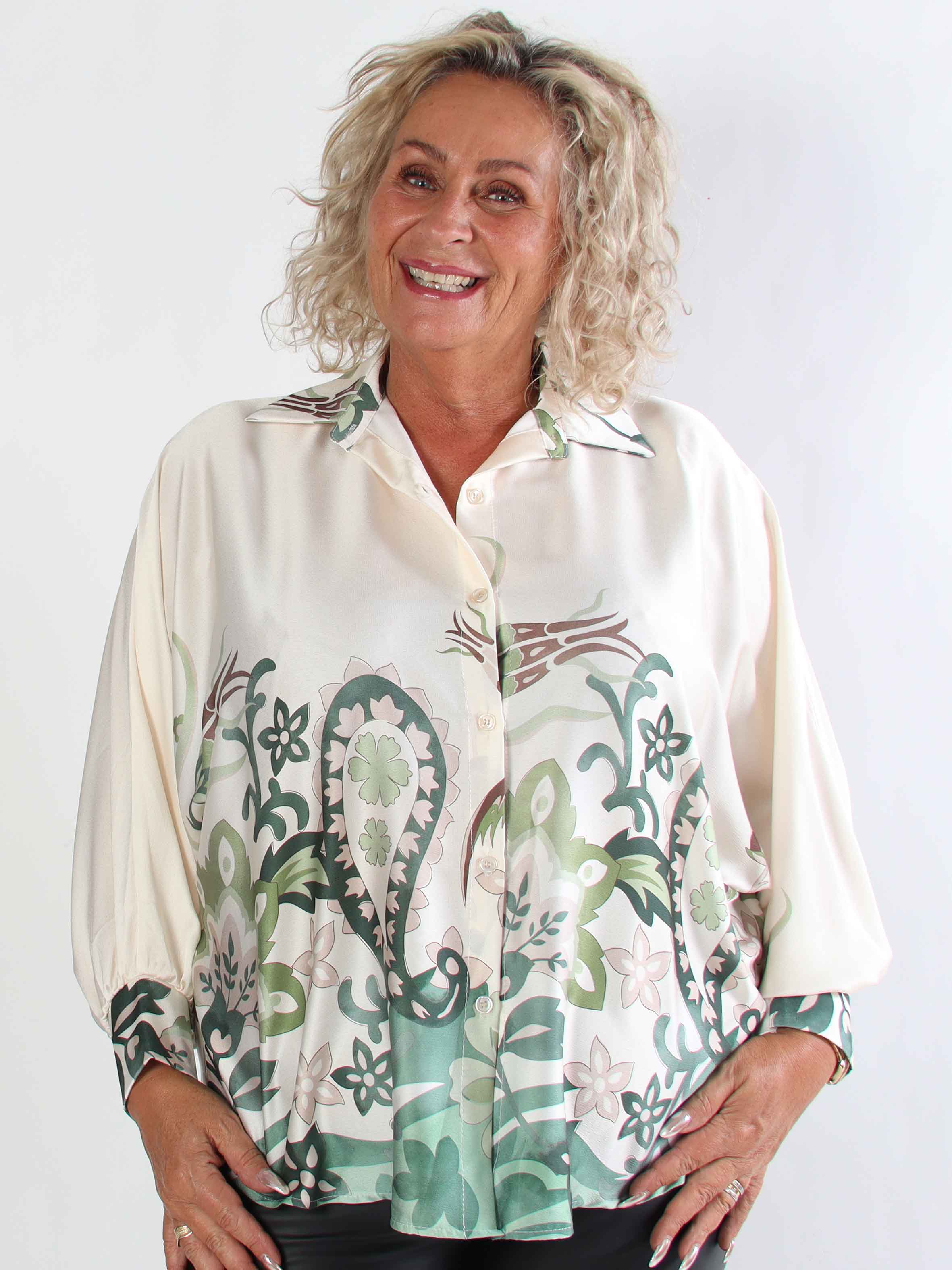 Feliciti Paisley - Mønstret plus size skjorte med flagermusærmer