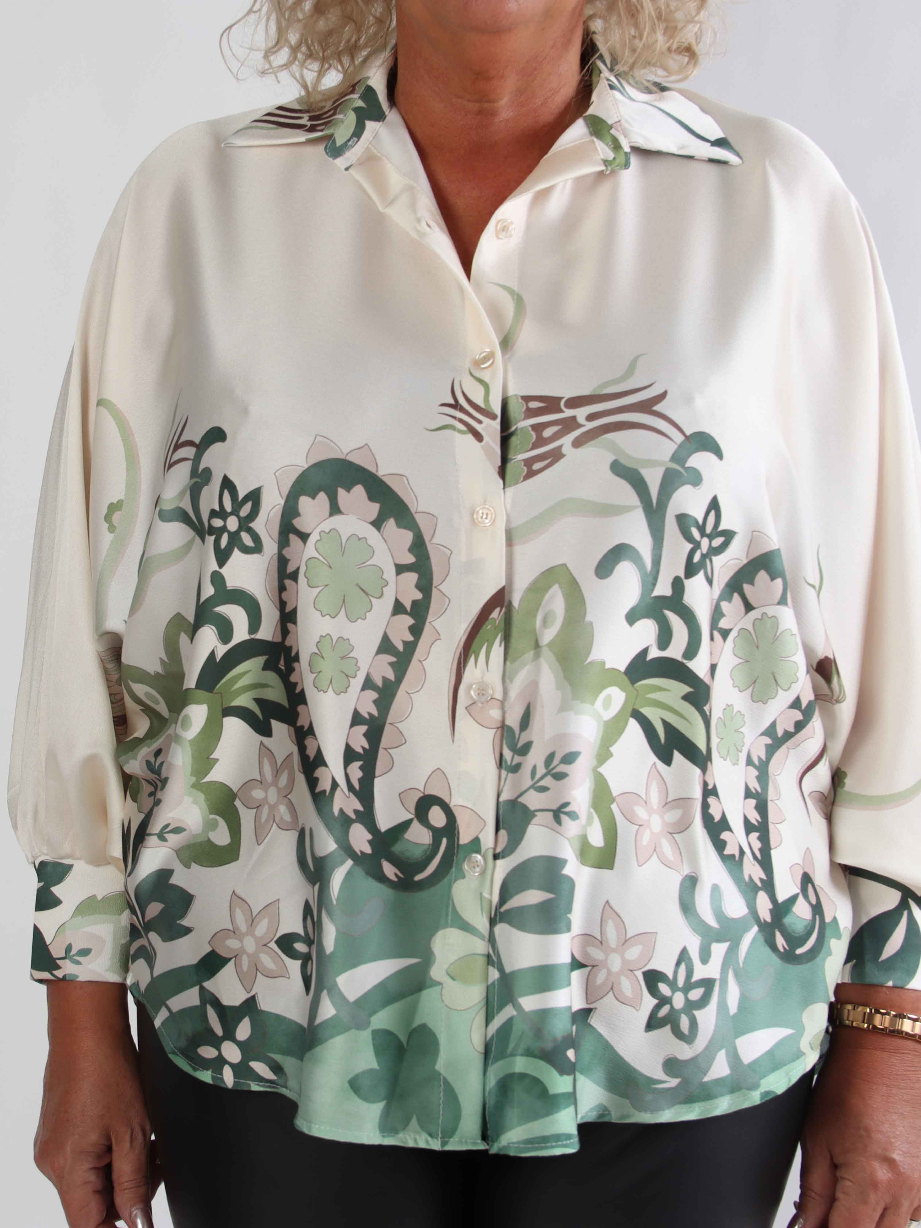 Feliciti Paisley - Mønstret plus size skjorte med flagermusærmer