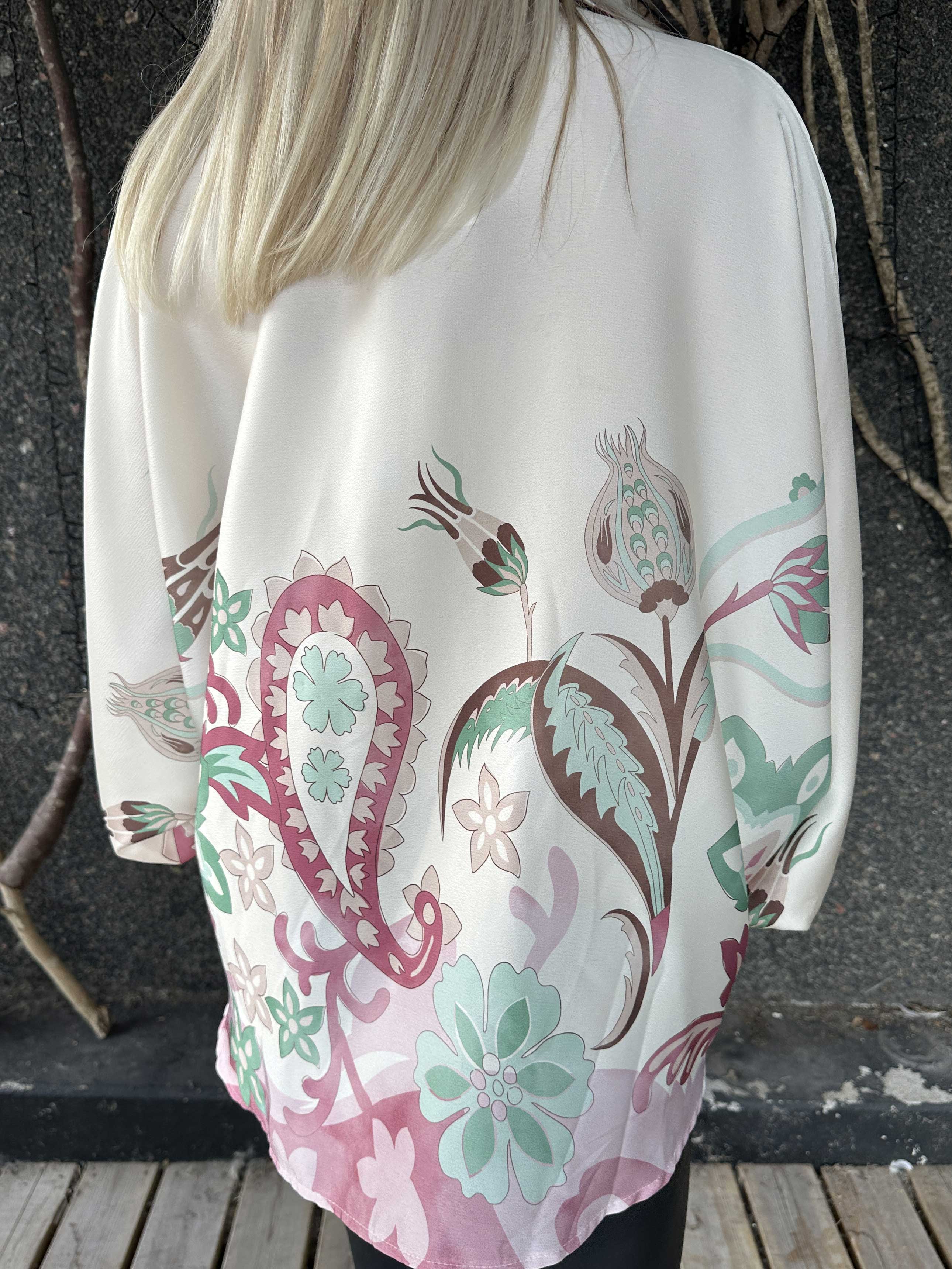 Feliciti Paisley - Mønstret skjorte med flagermusærmer