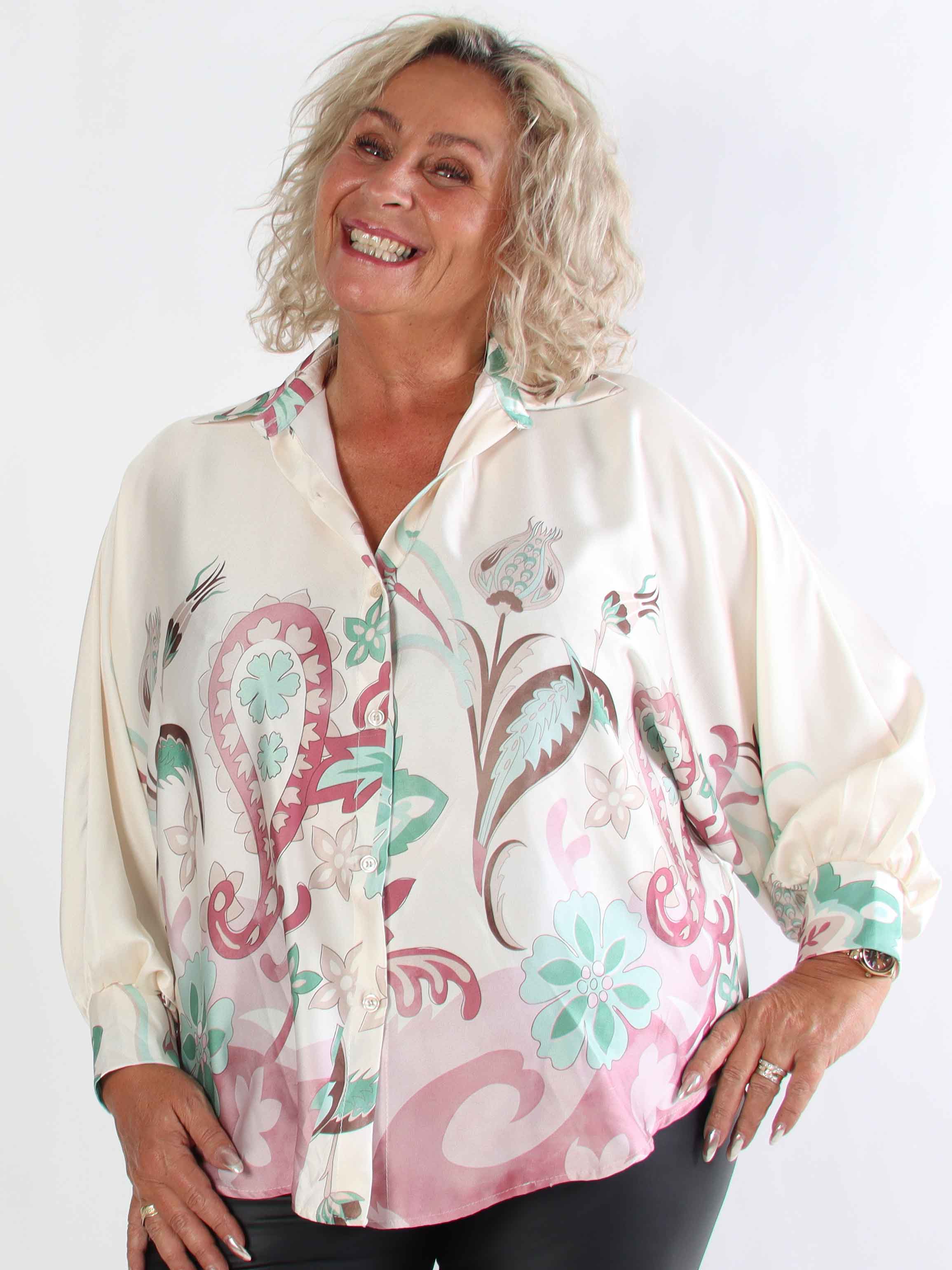 Feliciti Paisley - Mønstret plus size skjorte med flagermusærmer
