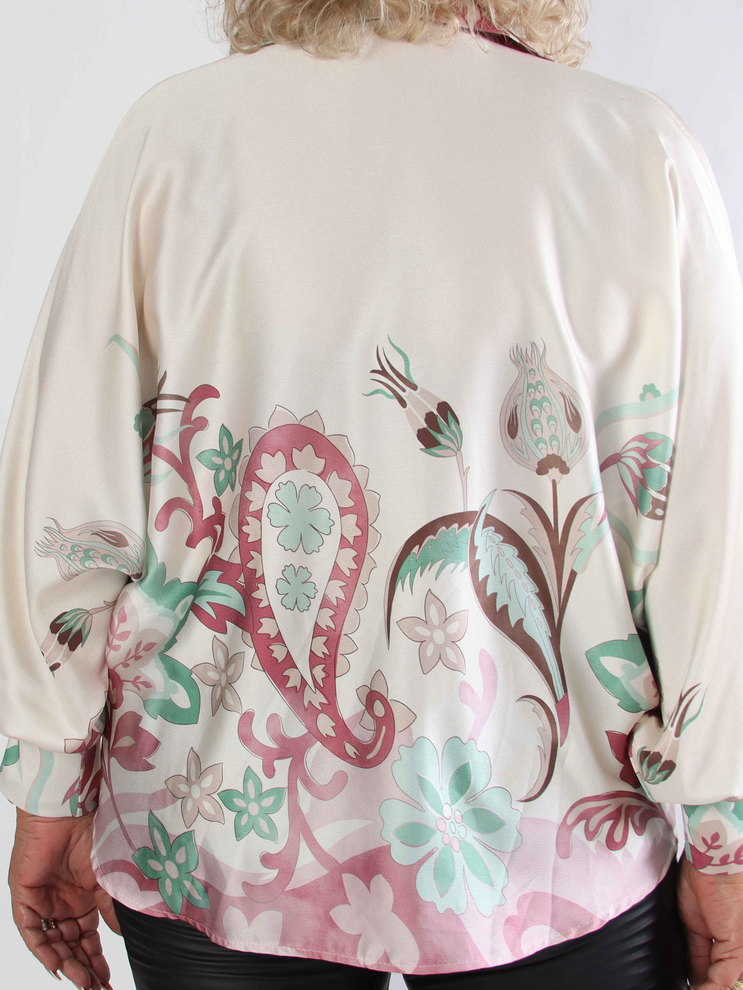 Feliciti Paisley - Mønstret plus size skjorte med flagermusærmer