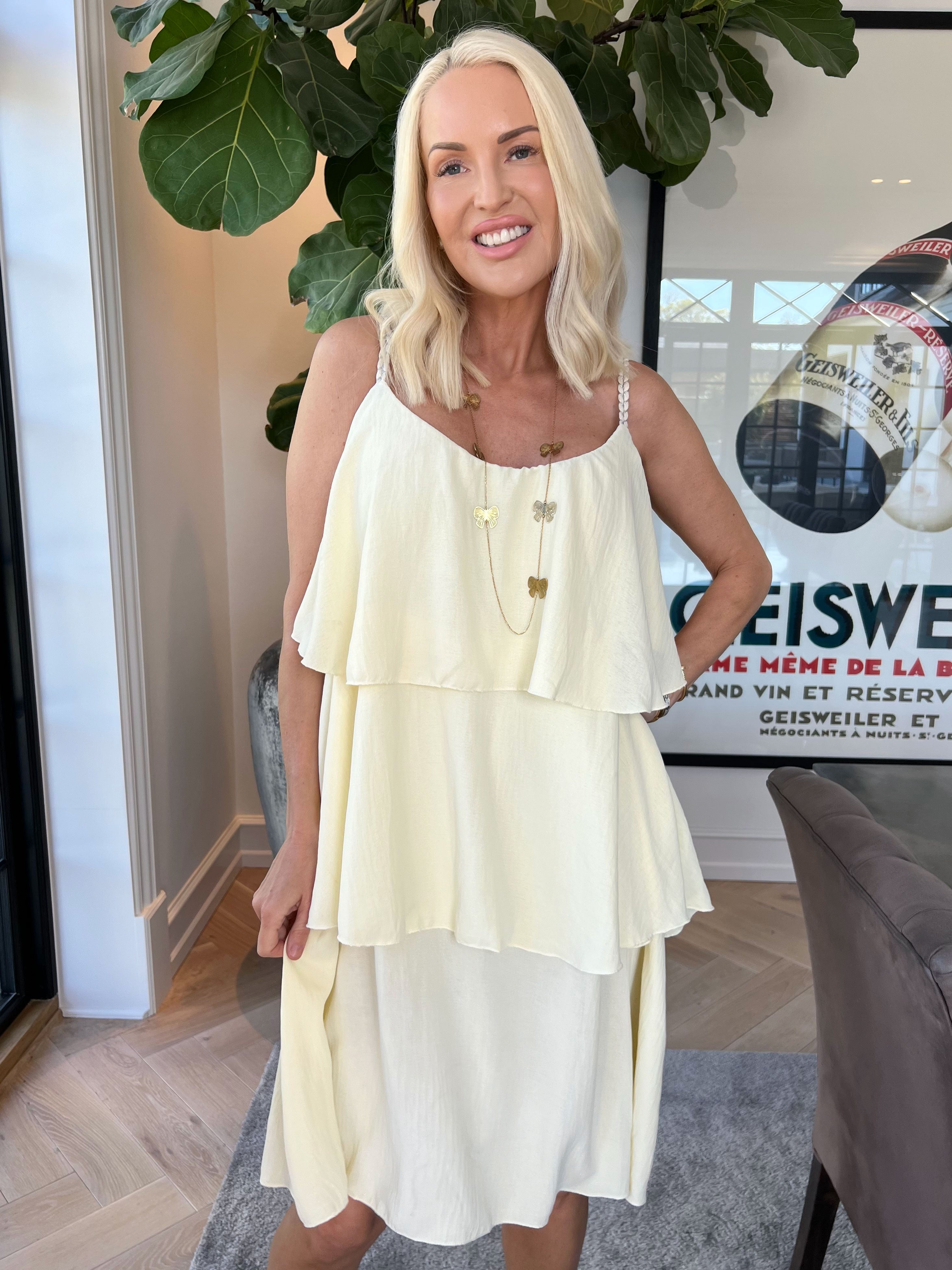 Feliz - Sommerkjole i viskose med flettede stropper og flæser