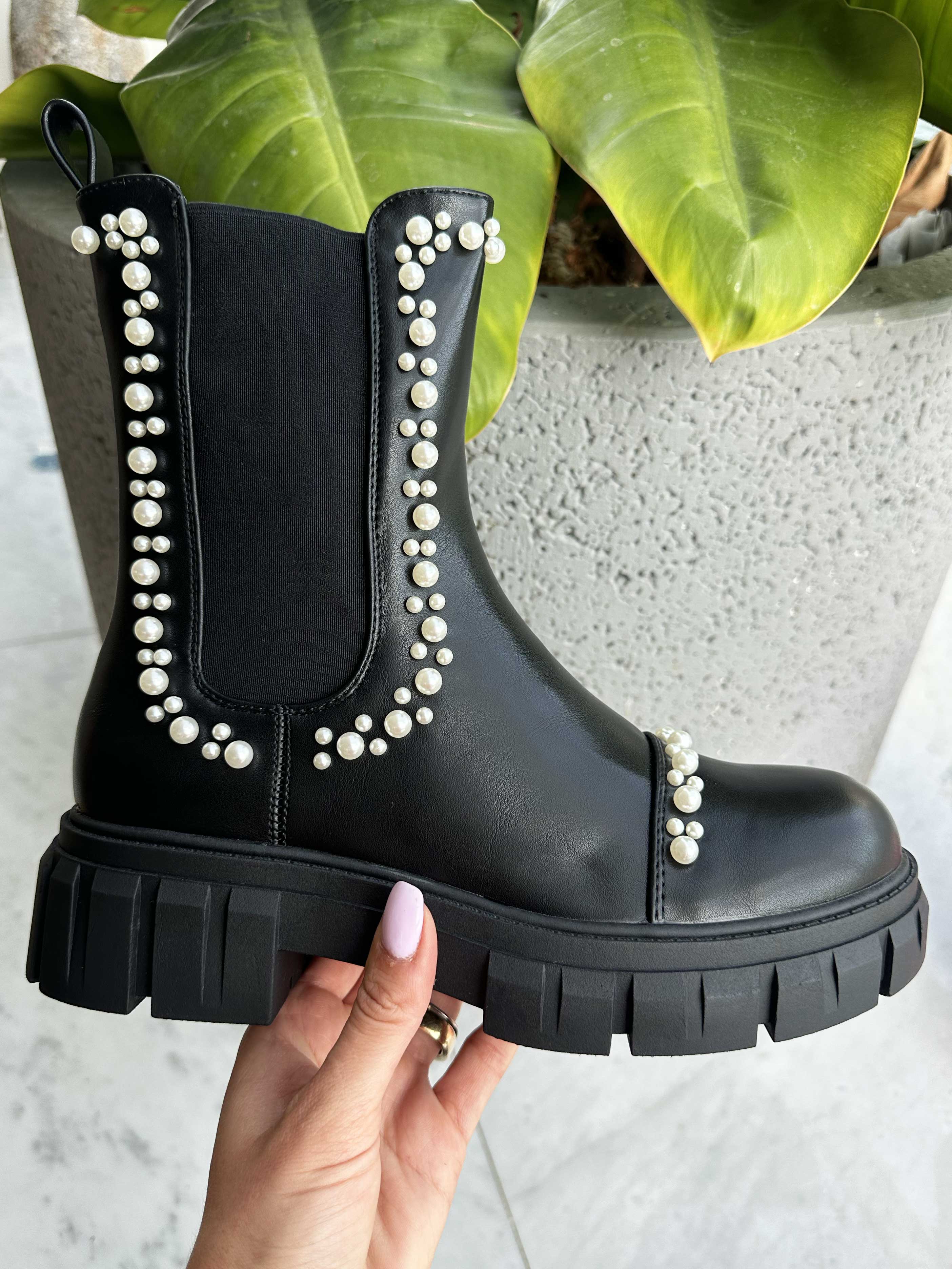 Flavia - Sorte støvler med perler