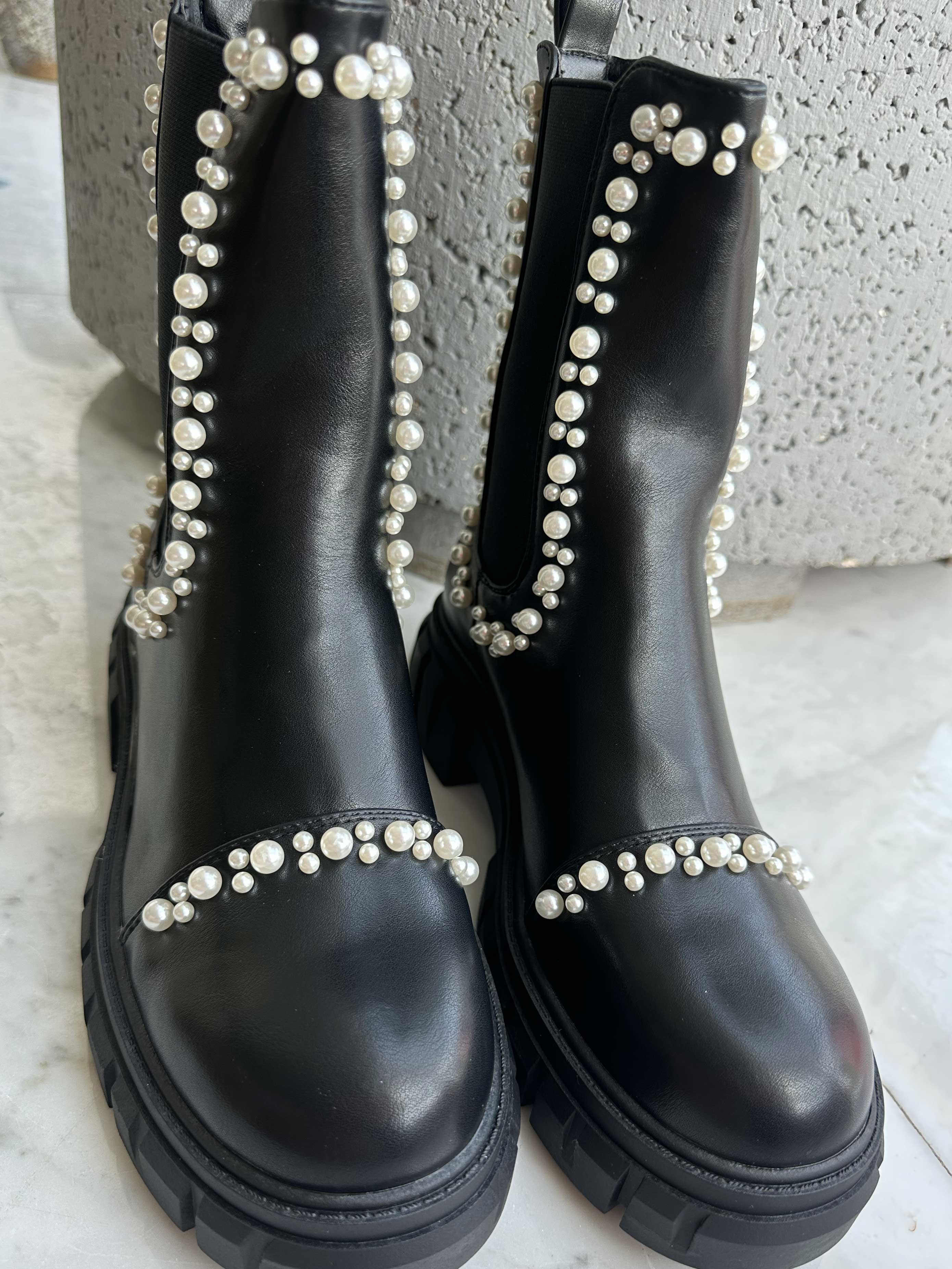 Flavia - Sorte støvler med perler