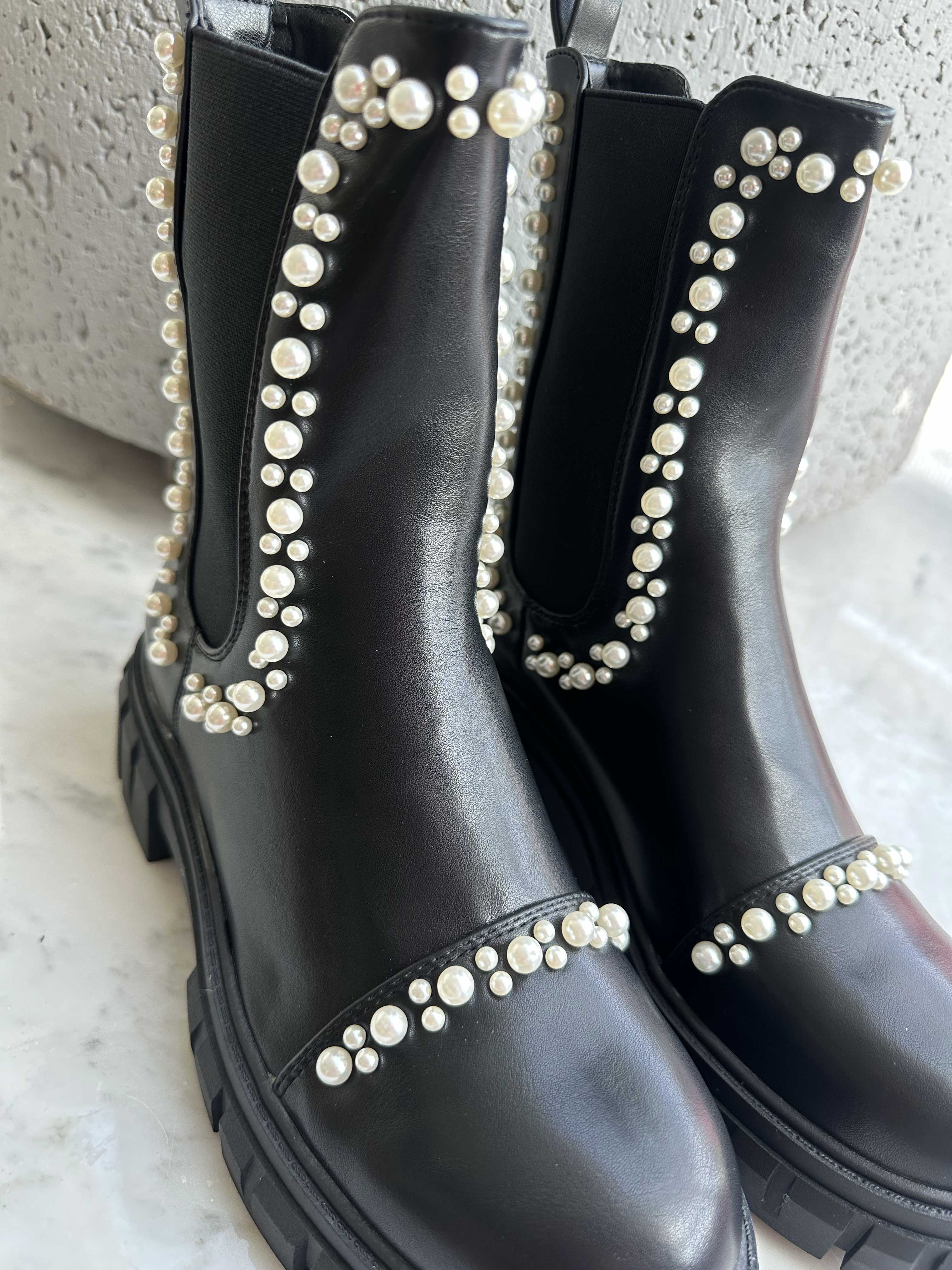 Flavia - Sorte støvler med perler