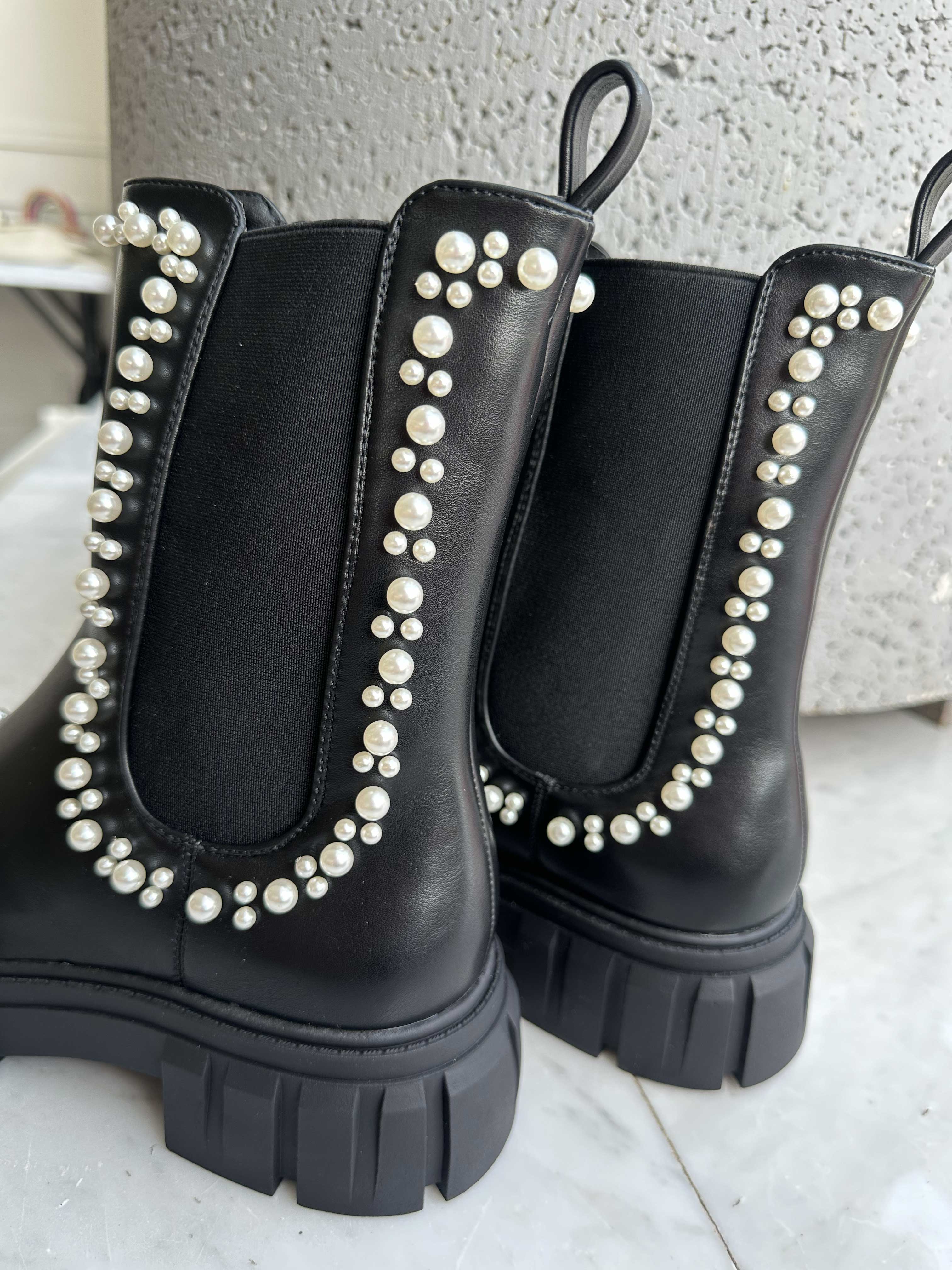 Flavia - Sorte støvler med perler