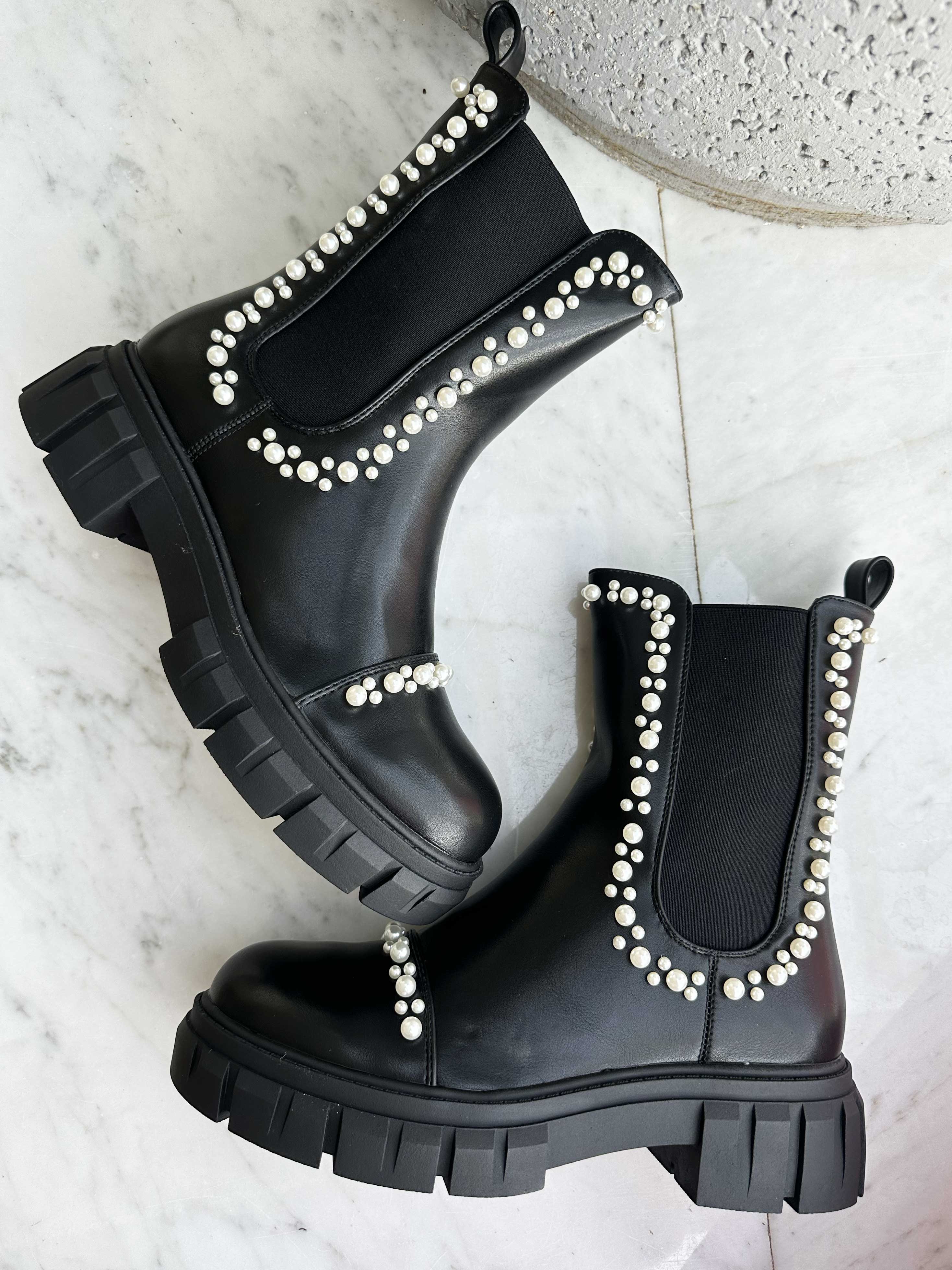 Flavia - Sorte støvler med perler