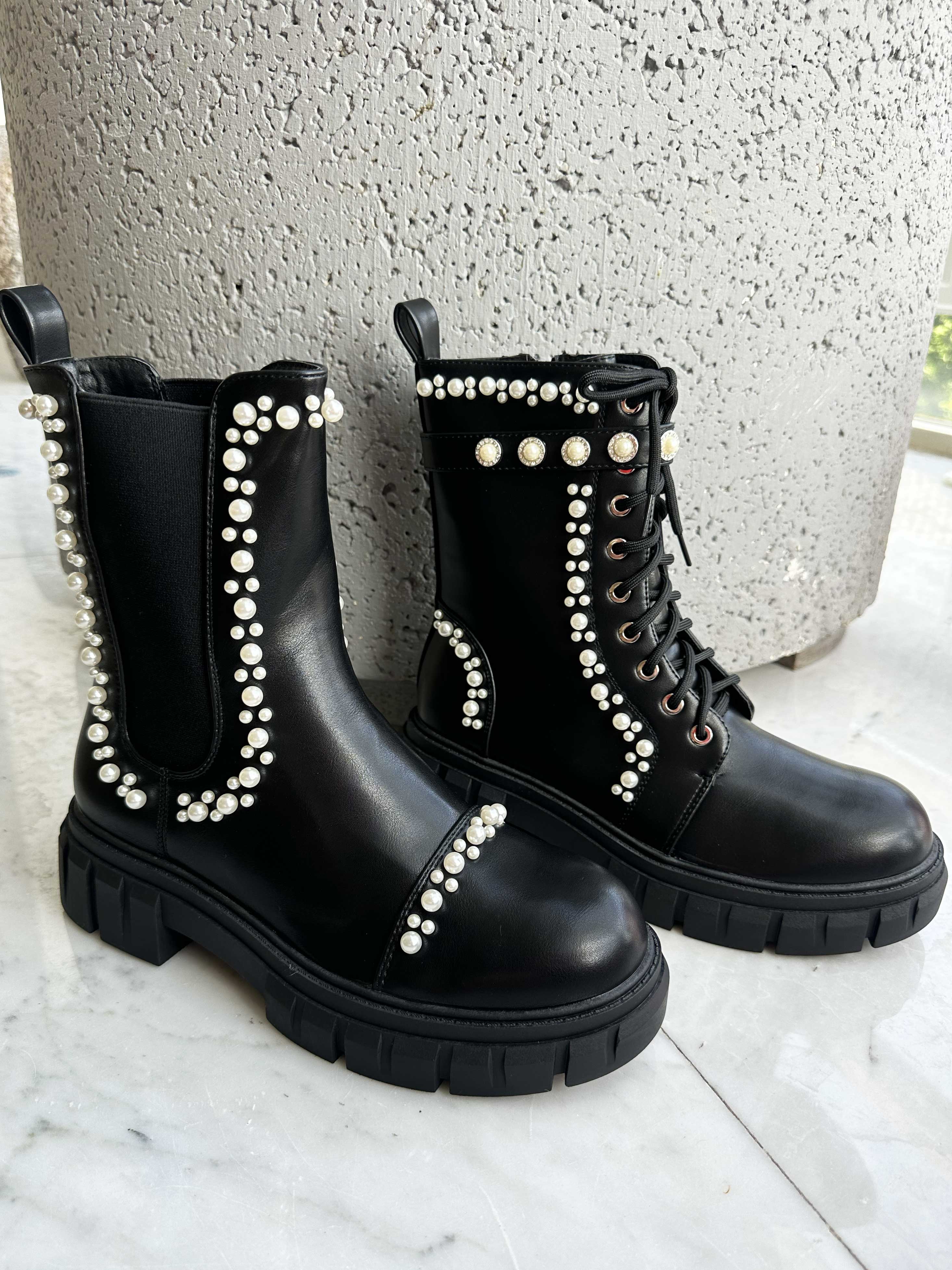 Flavia - Sorte støvler med perler