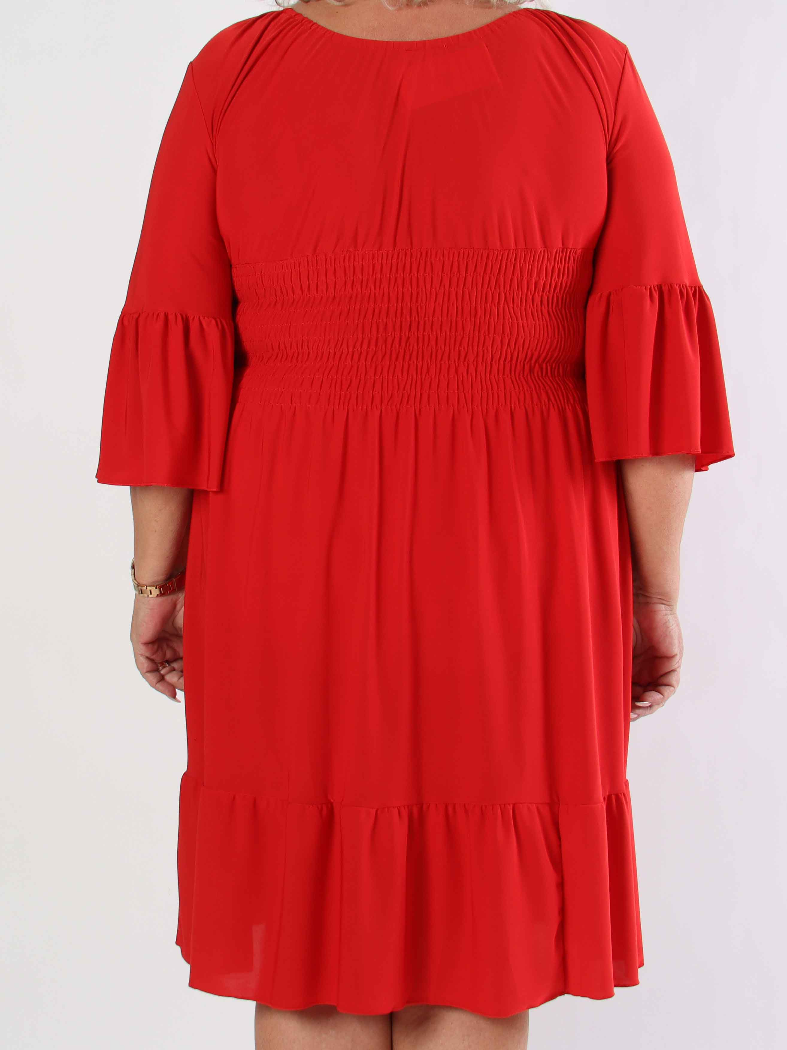 Flora Plain - Elastisk plus size kjole med smock og flæse på ærmet