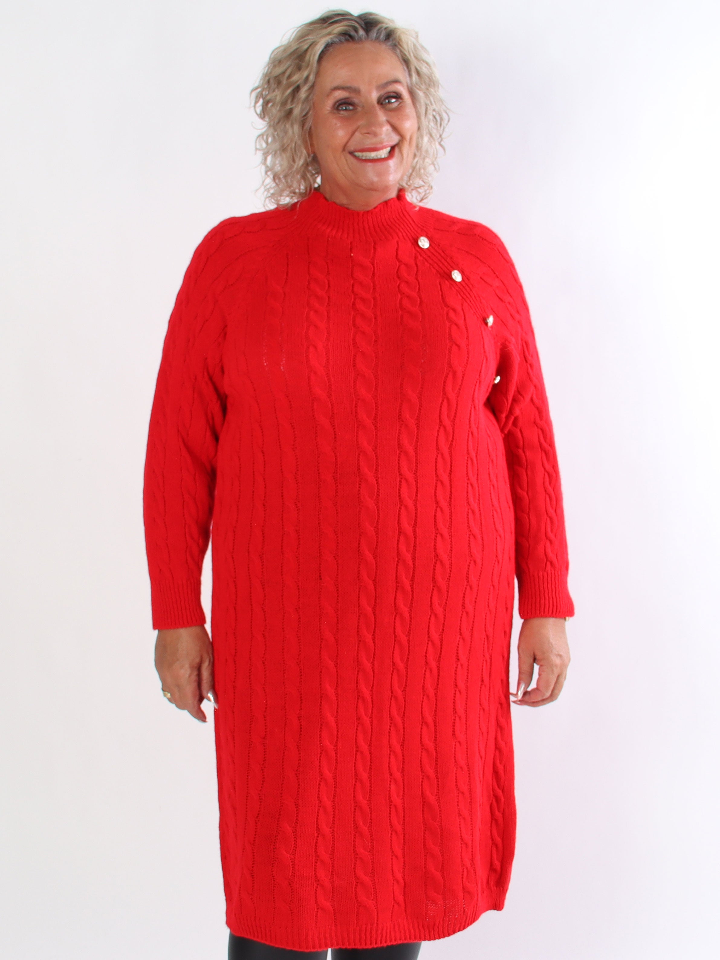 Floresta - Plus size strikkjole med kabelstrik og guld knapper