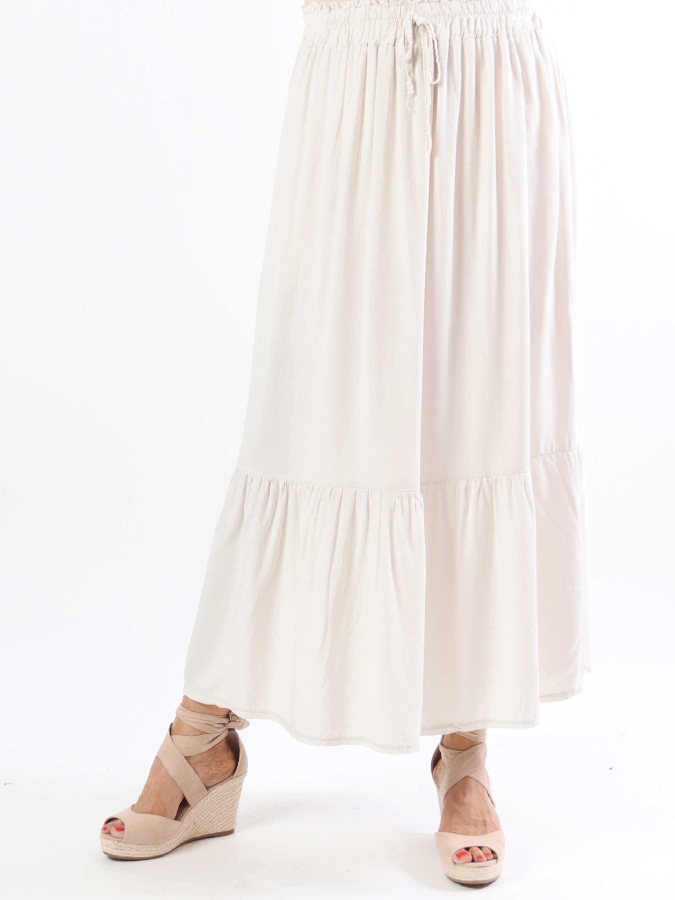 Florida - Sød plus size nederdel i viskose med flæsekant forneden