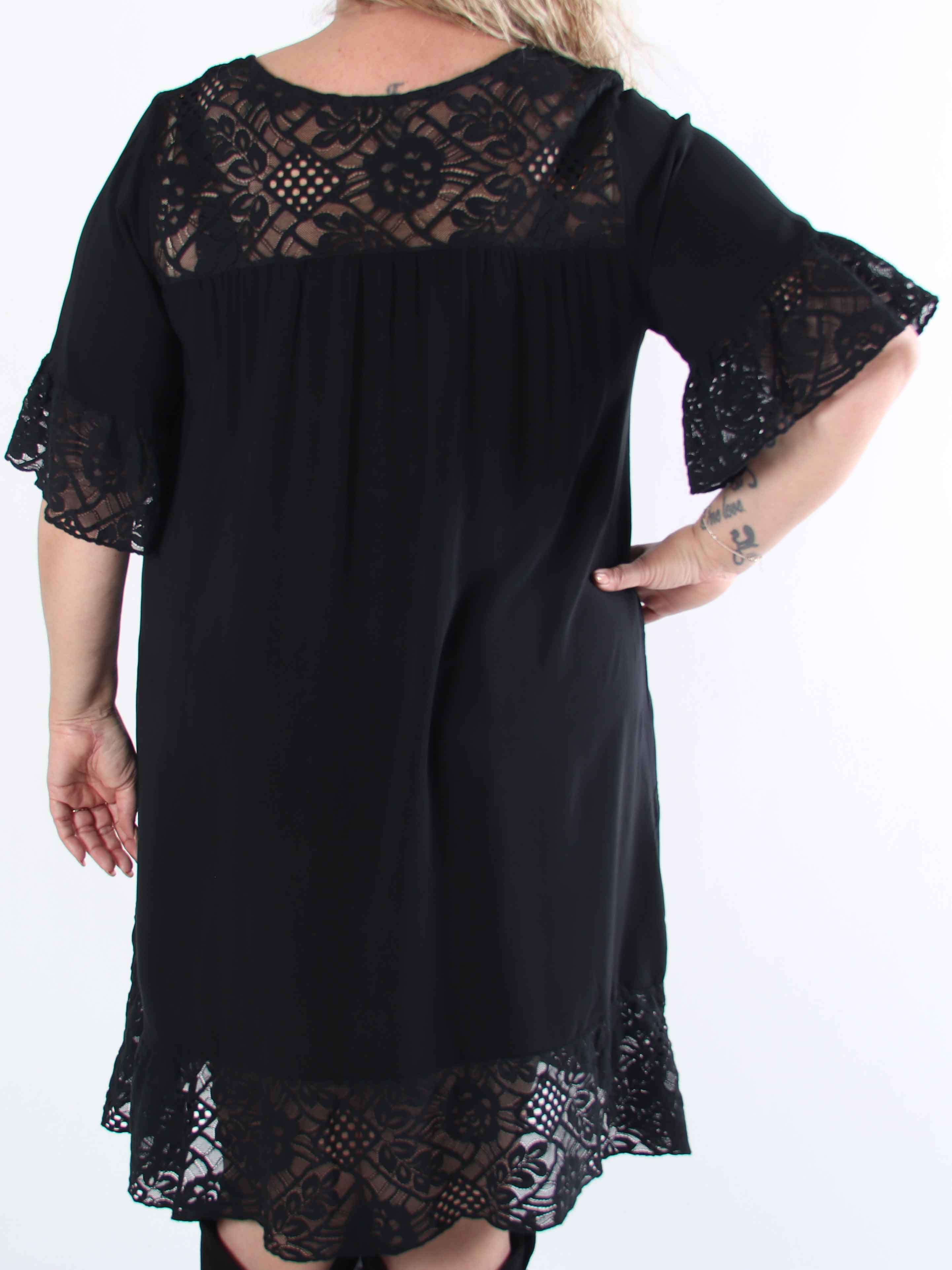 Floriza - Sød plus size kjole i viskose med blondekanter