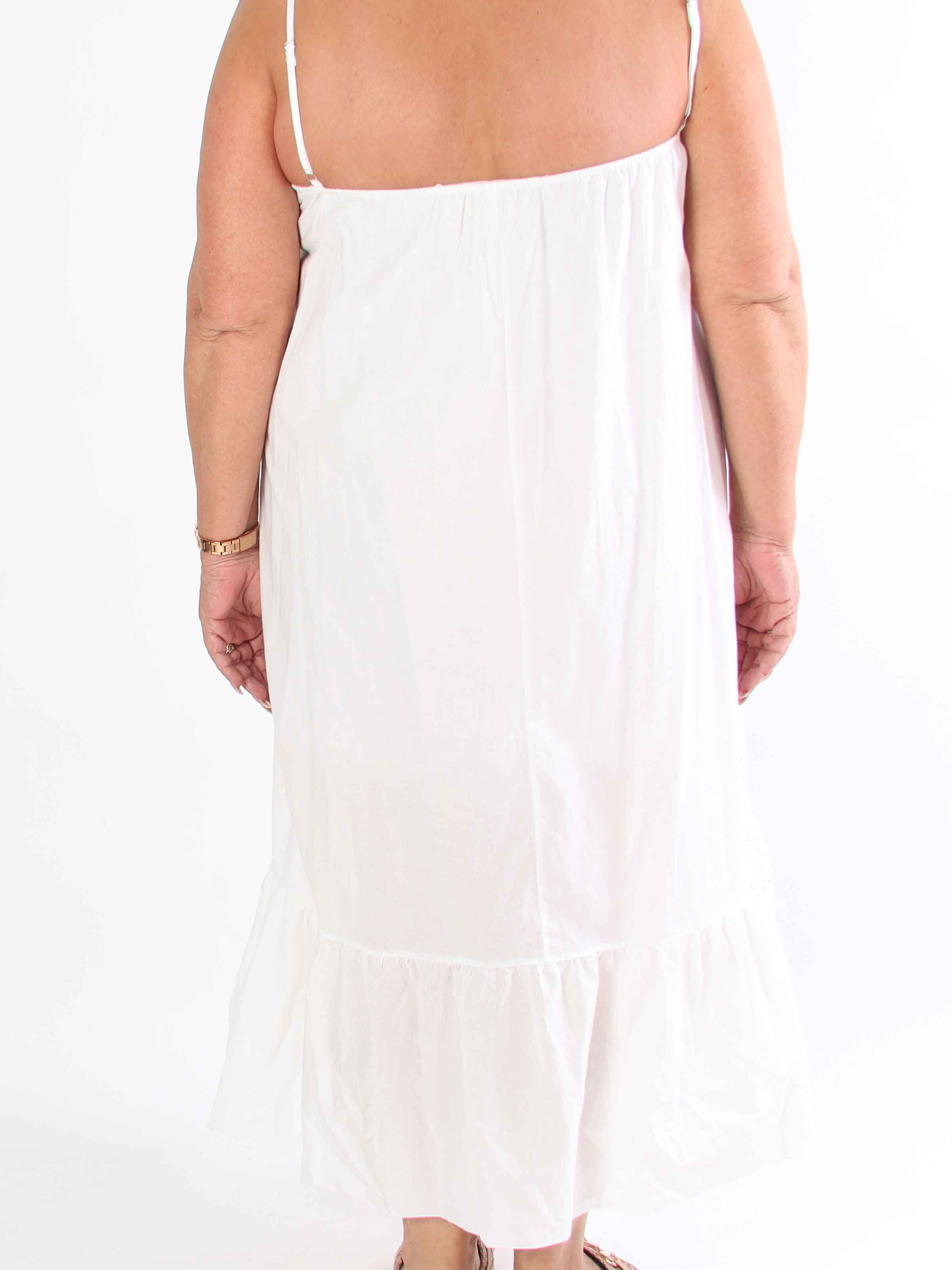 Freya - Plus size kjole i bomuld med broderie anglaise foran