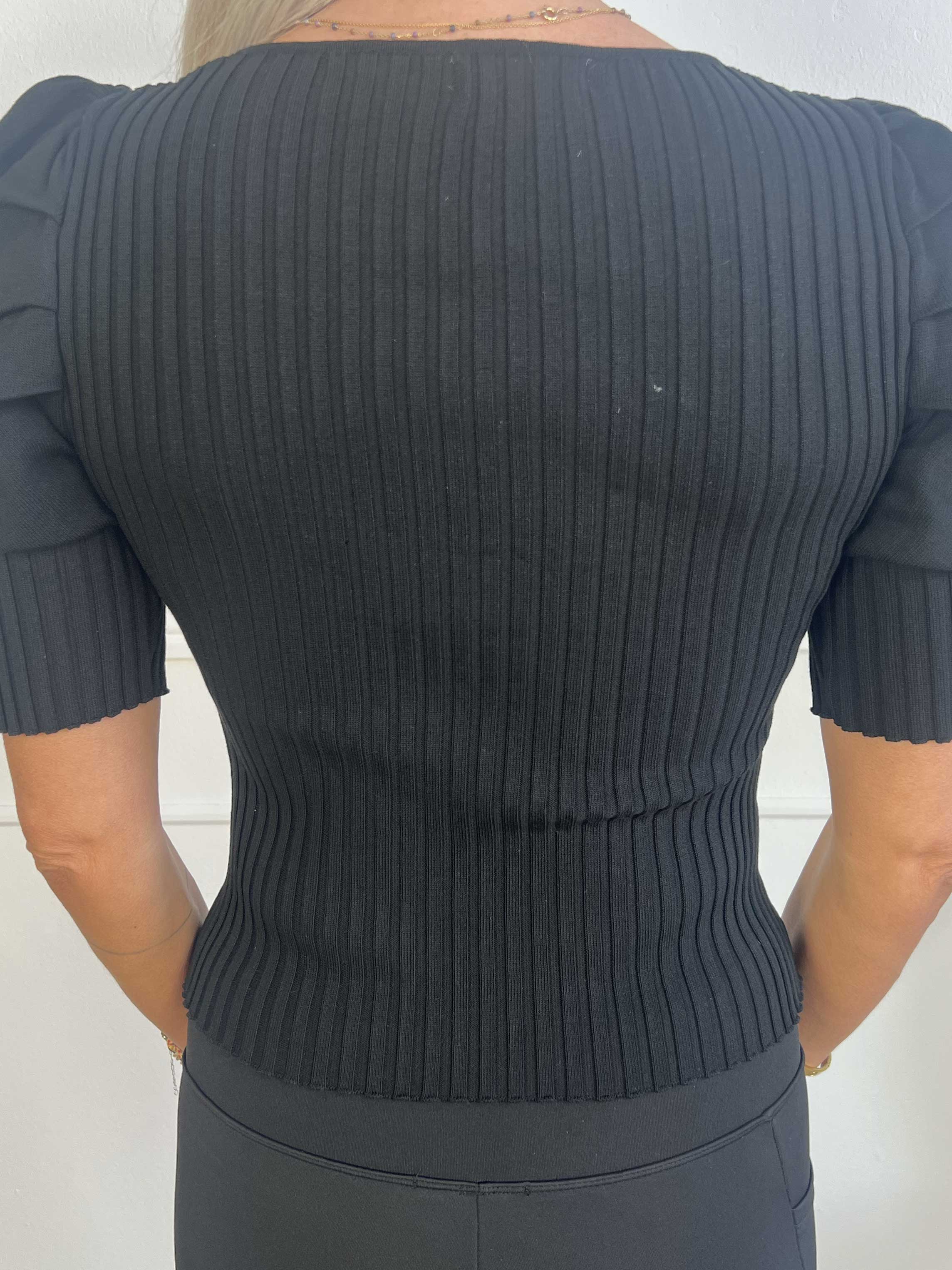 Gabrielle - Sød viskose bluse i rib med ballonærmer