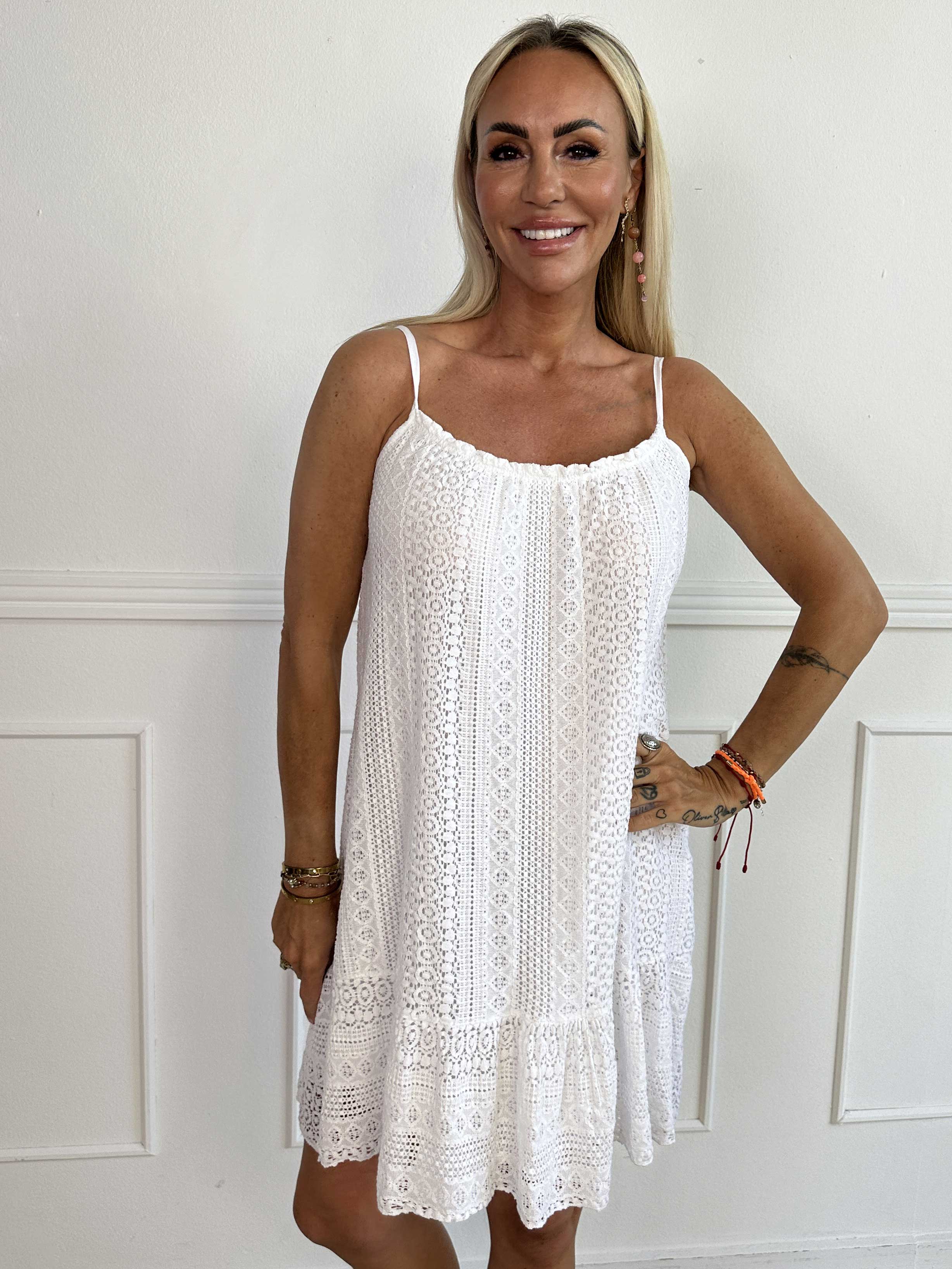 Galateia - Stropkjole i blød blonde i bomuld