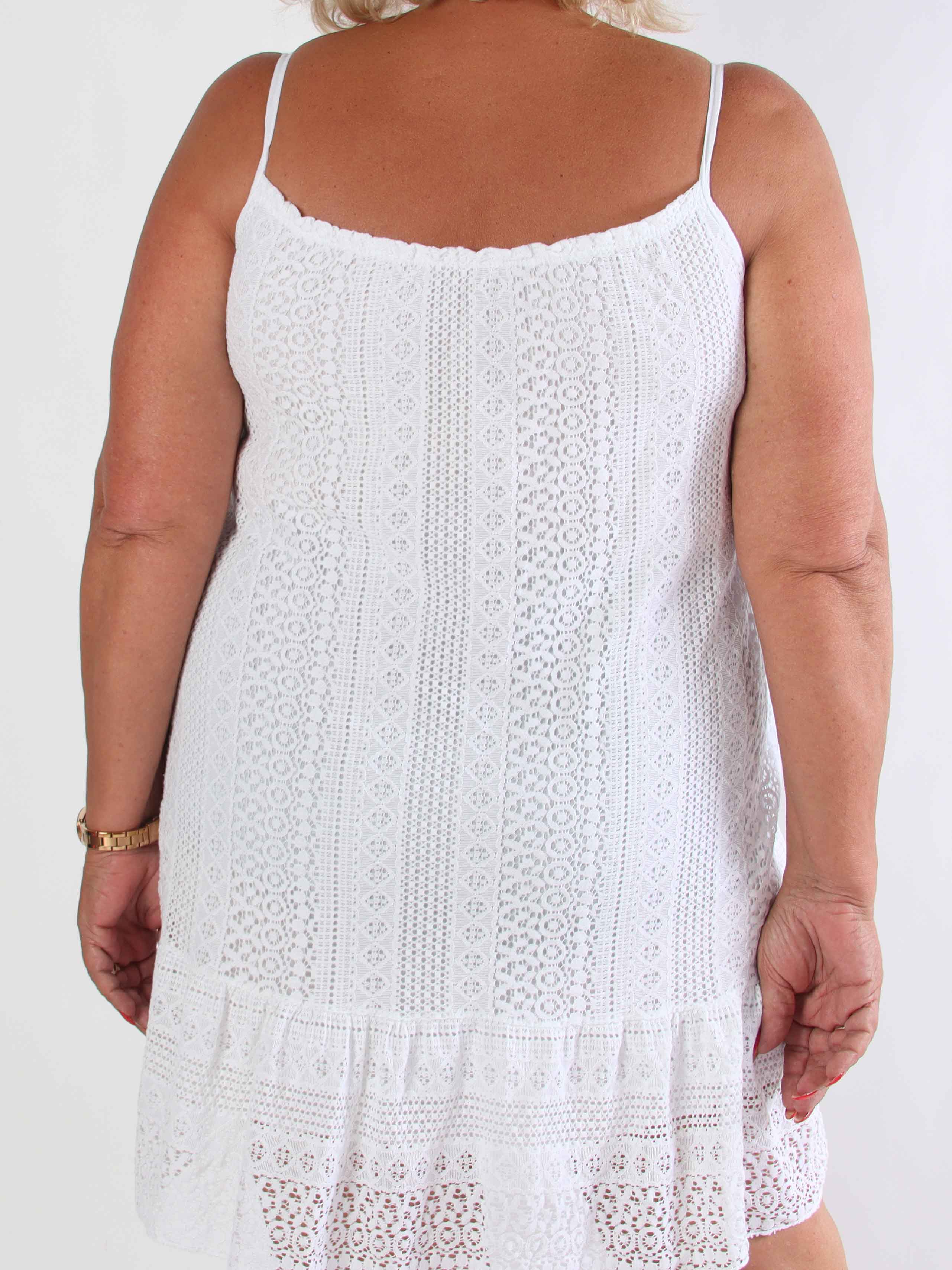 Galateia - Plus size stropkjole i blød blonde i bomuld