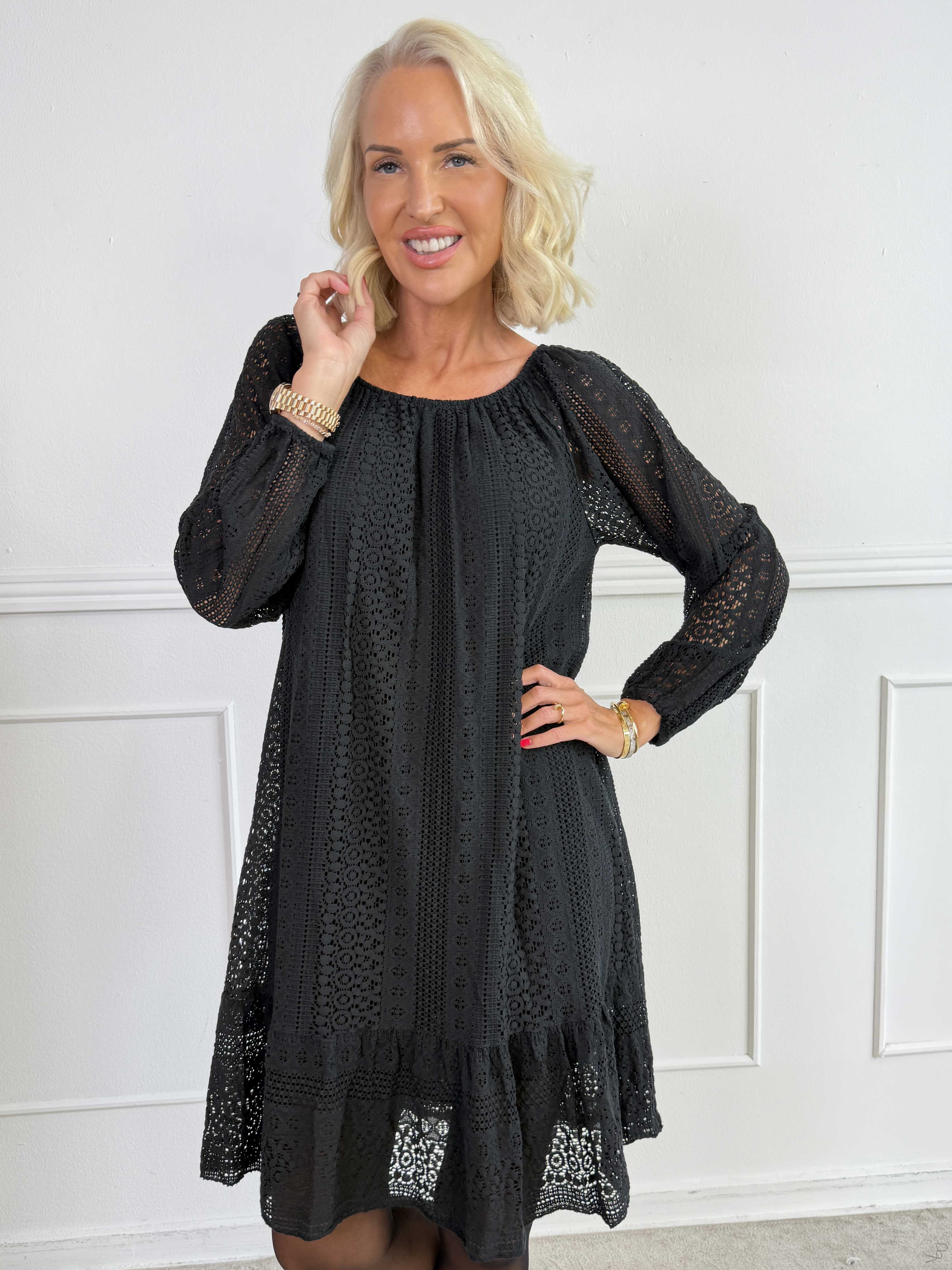 Galateia Long Sleeve - Feminin kjole i blød bomuldsblonde