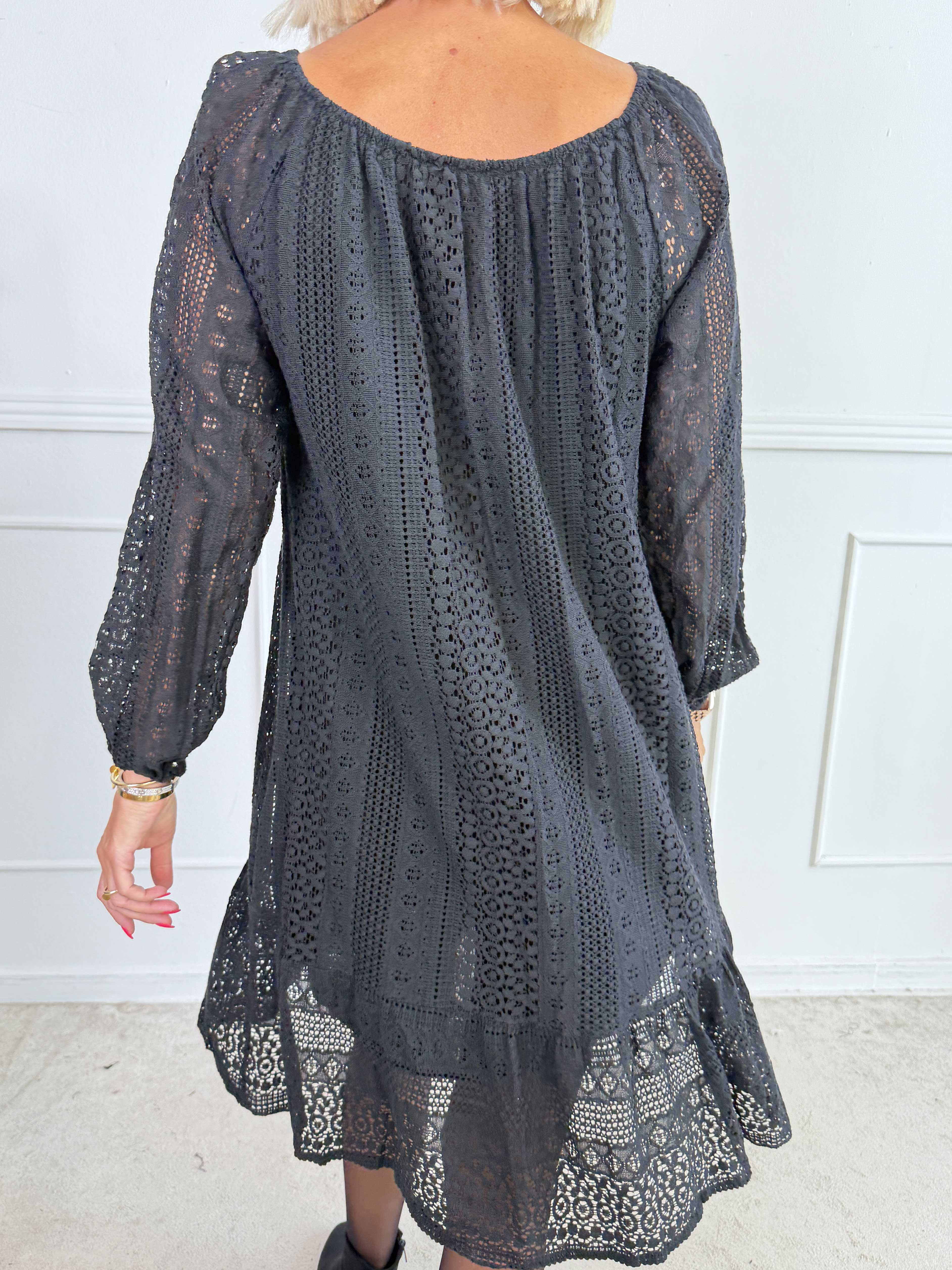 Galateia Long Sleeve - Feminin kjole i blød bomuldsblonde