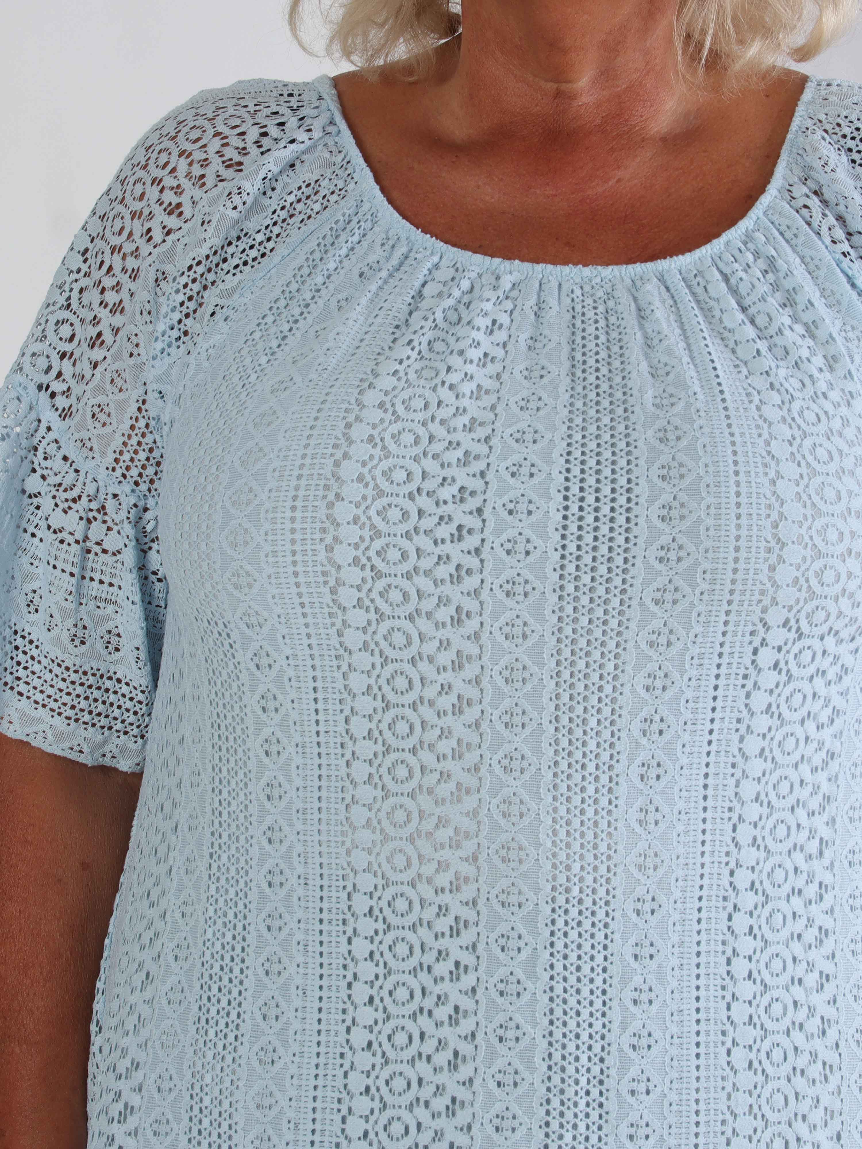 Galateia Sleeves - Plus size kjole i blød blonde i bomuld