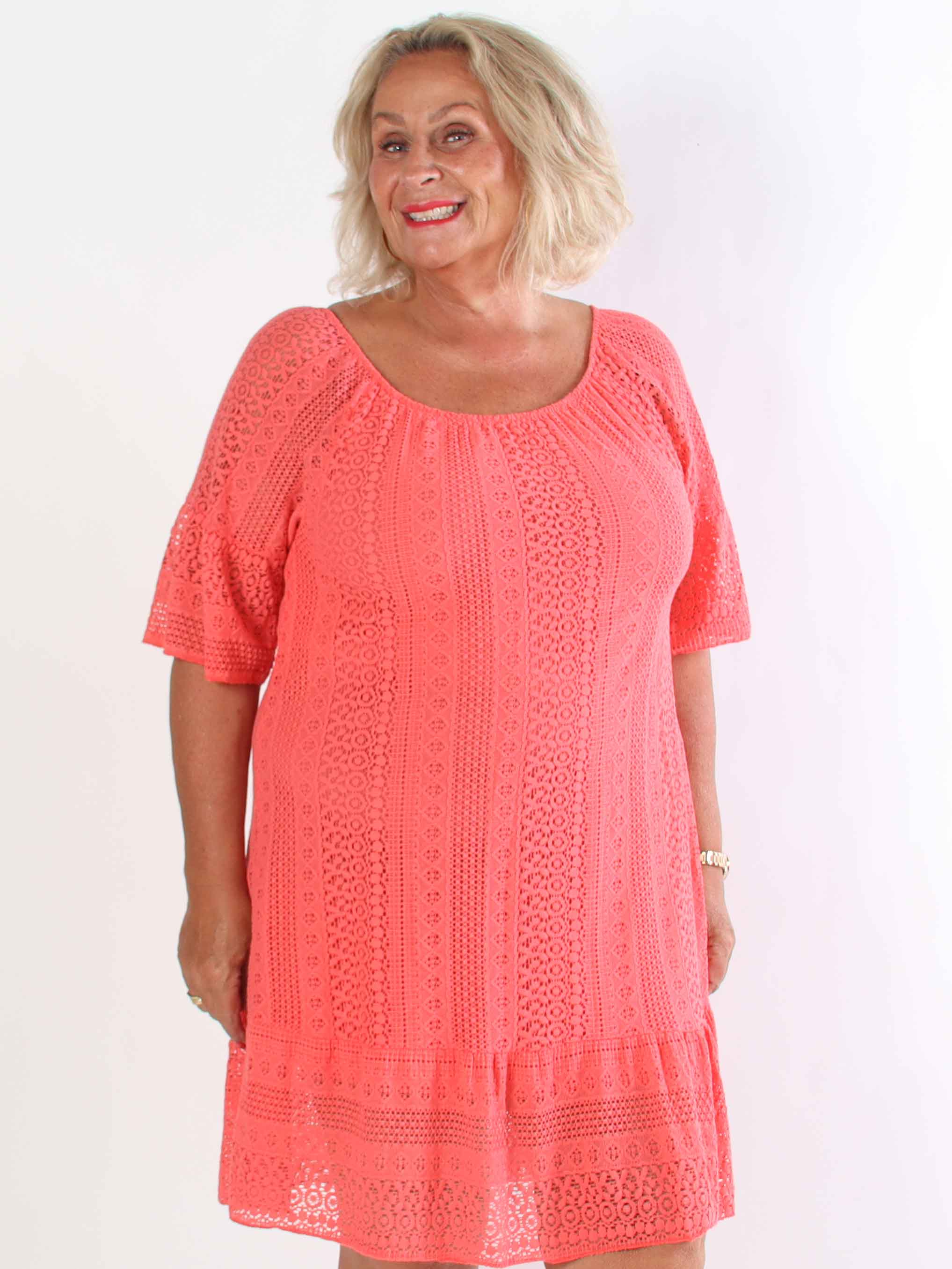 Galateia Sleeves - Plus size kjole i blød blonde i bomuld