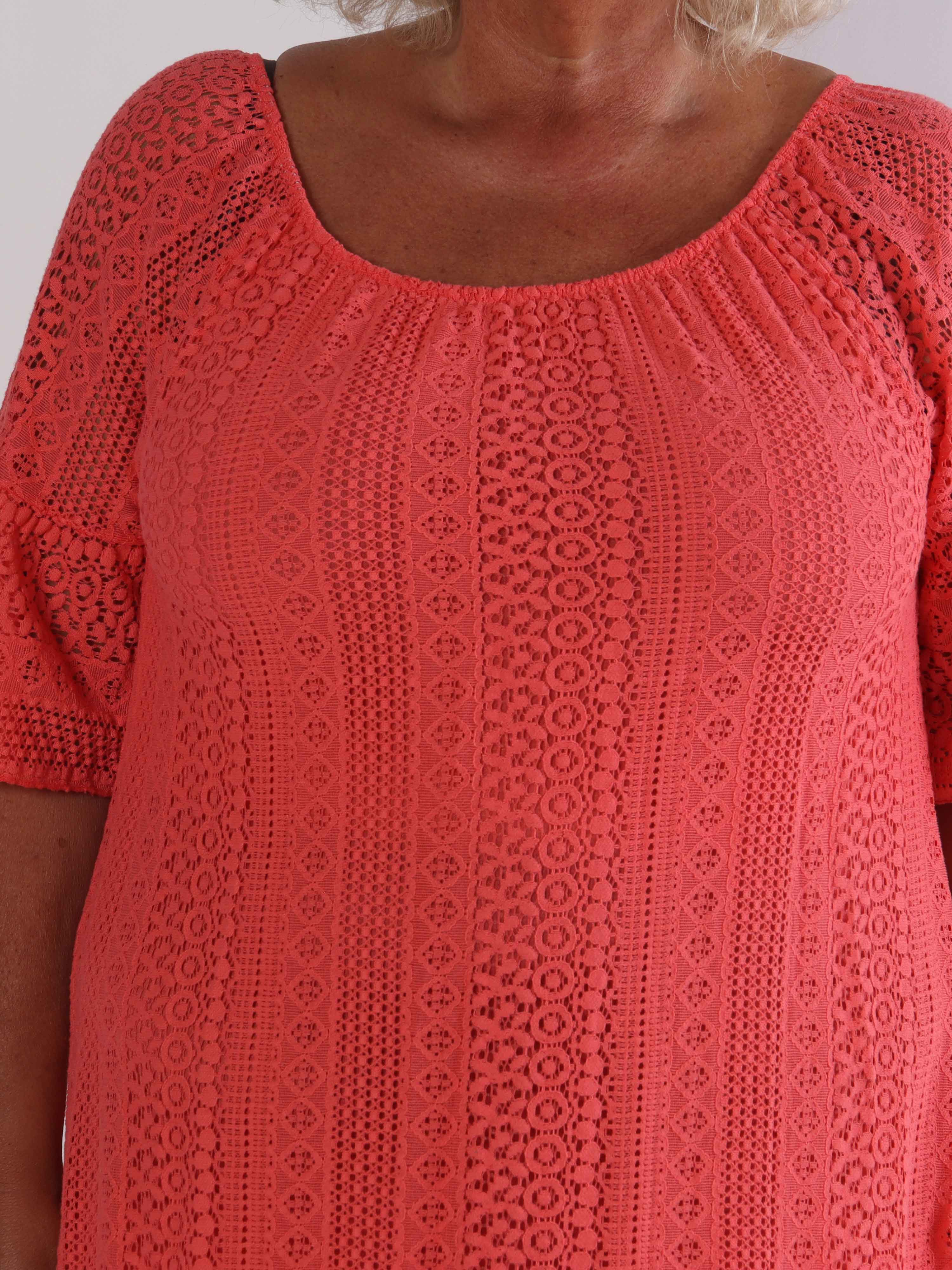 Galateia Sleeves - Plus size kjole i blød blonde i bomuld