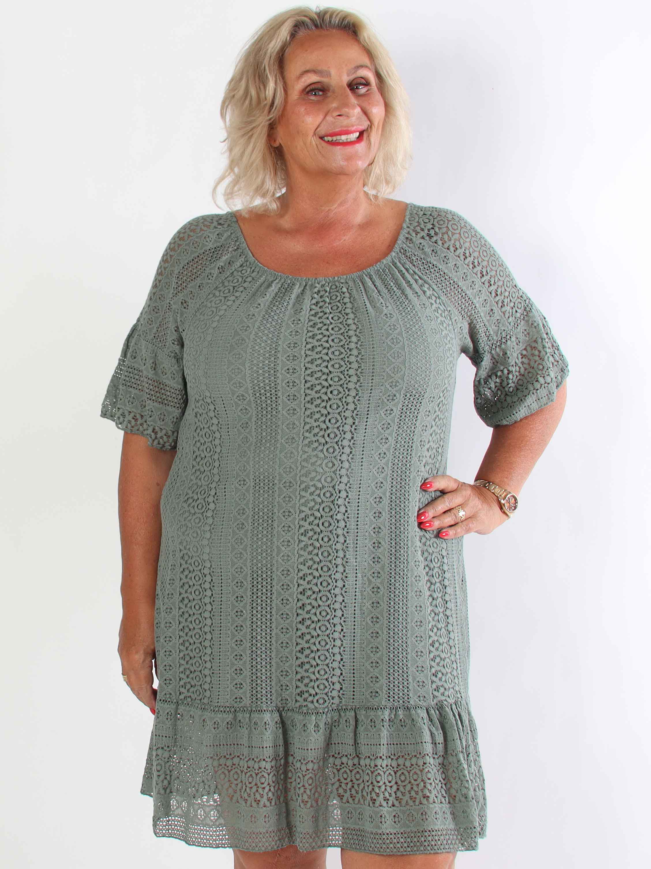 Galateia Sleeves - Plus size kjole i blød blonde i bomuld