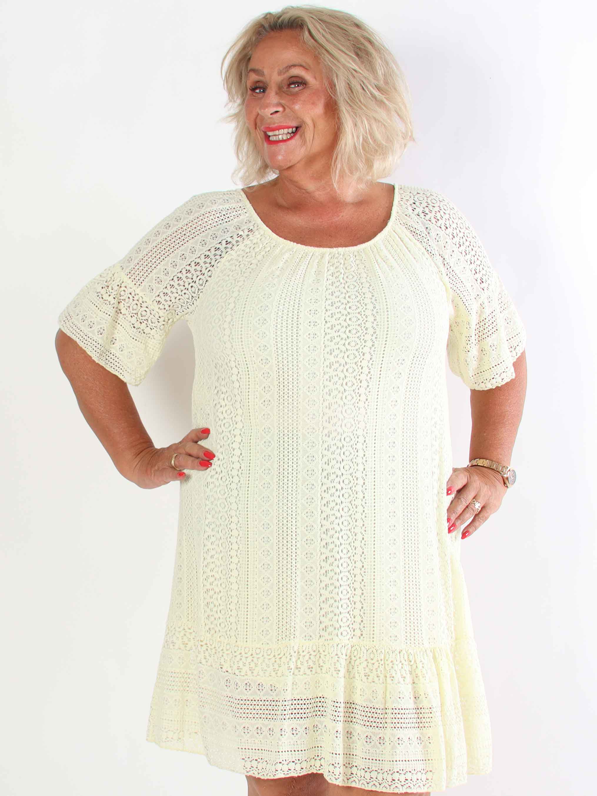 Galateia Sleeves - Plus size kjole i blød blonde i bomuld