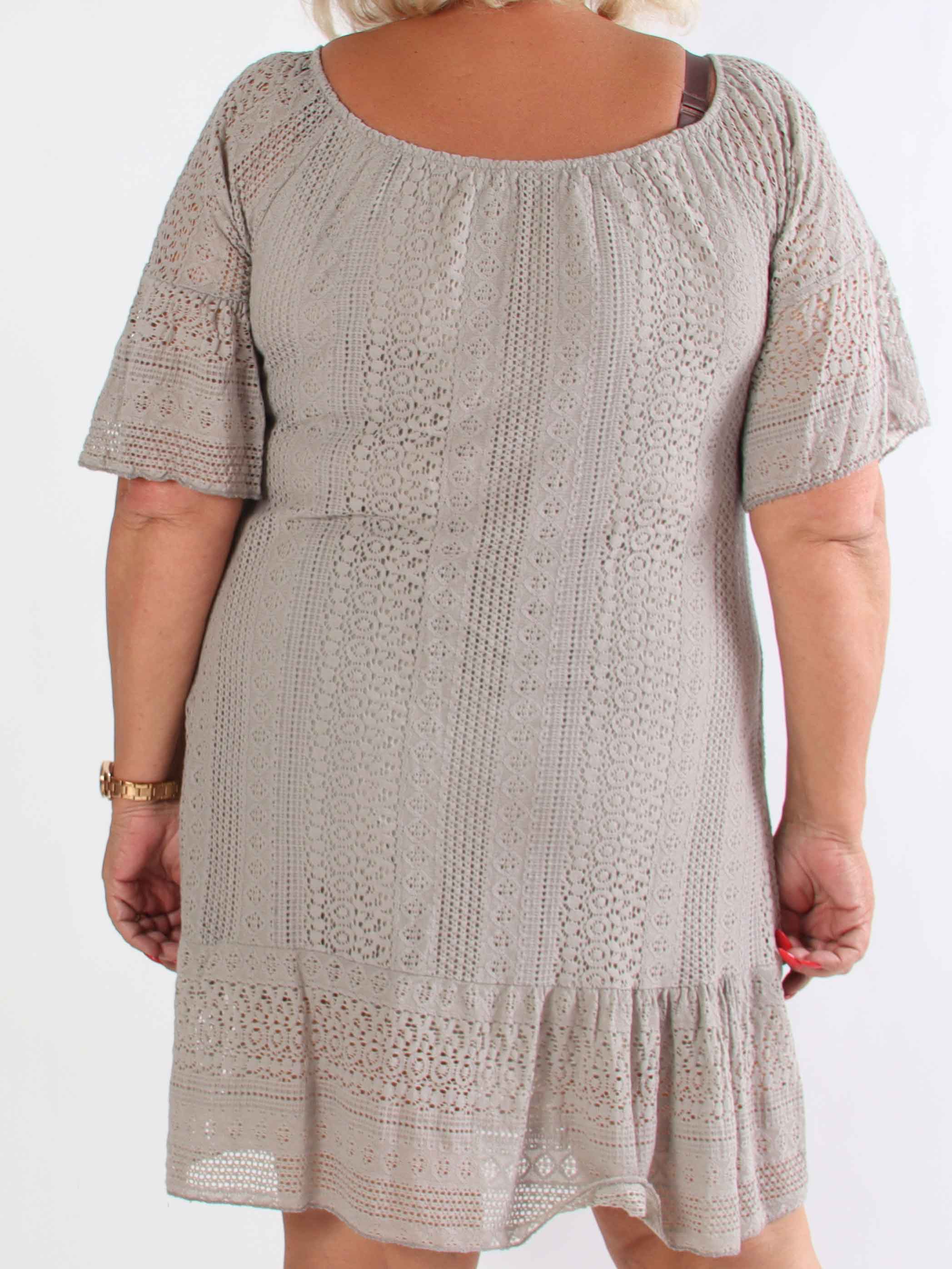 Galateia Sleeves - Plus size kjole i blød blonde i bomuld