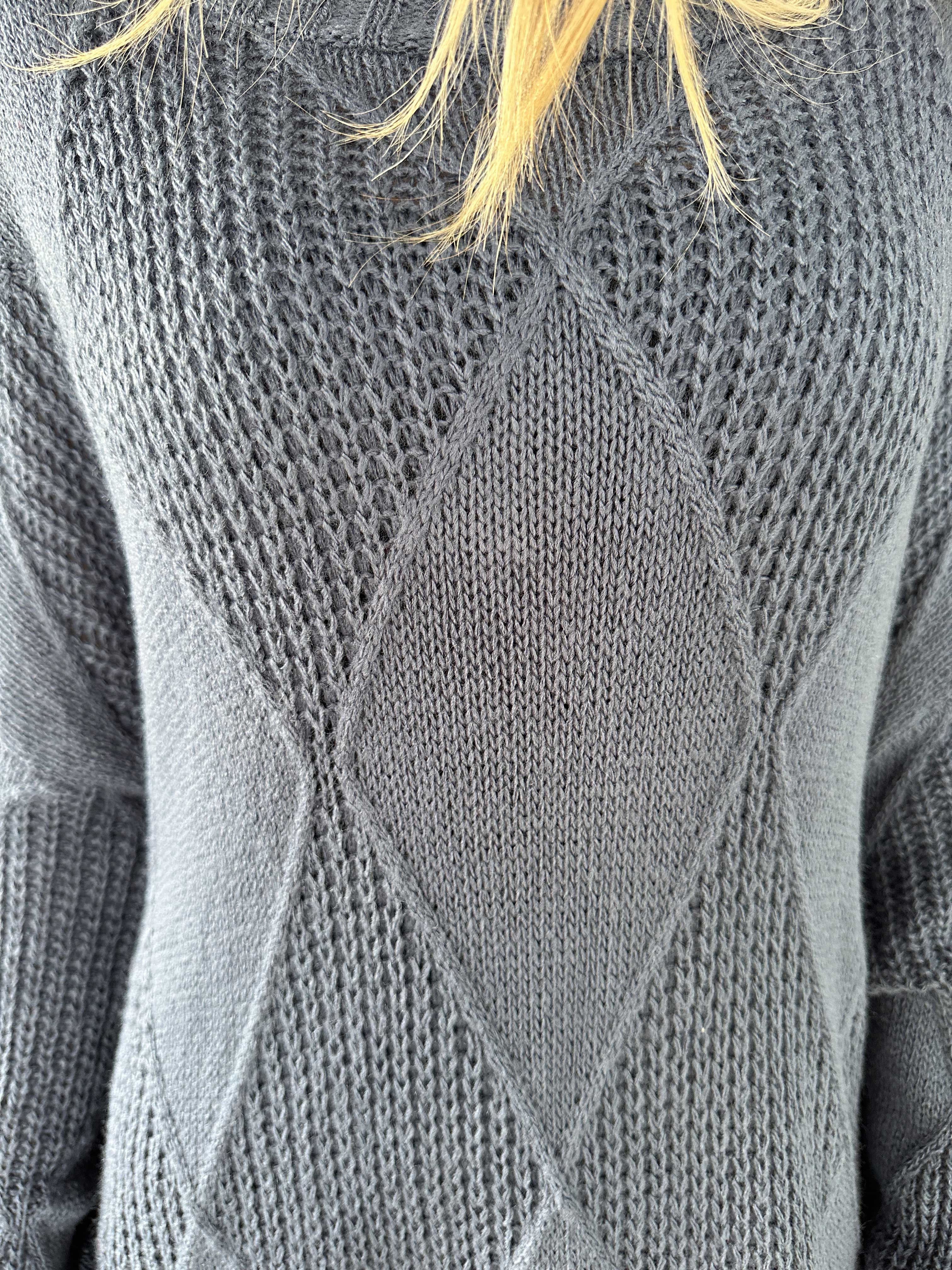 Garaldine - Strikkjole med strikket mønster og turtleneck